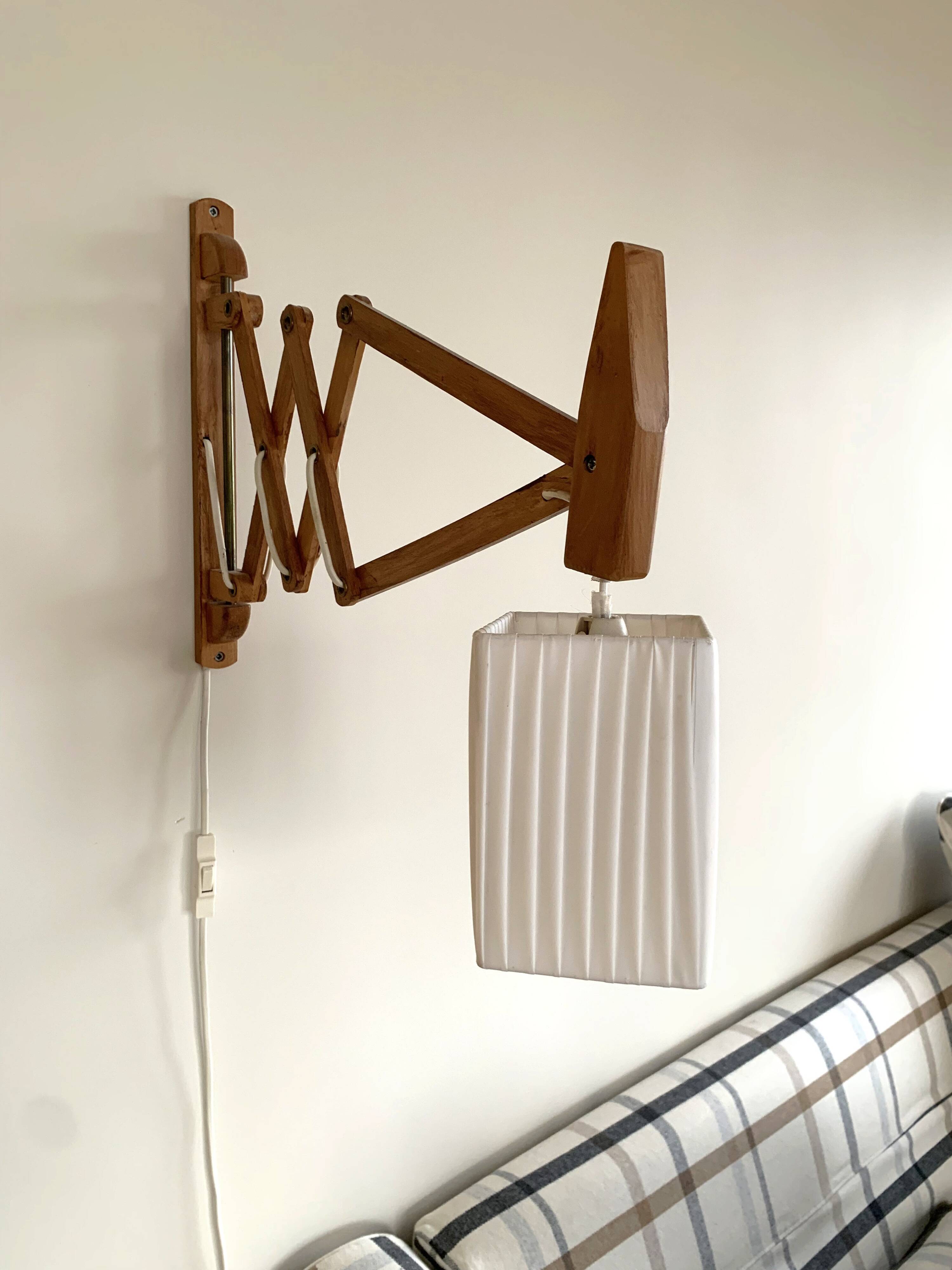 Danish accordion wall light in beechwood - Scandinavian articulated lamp from the 1960s