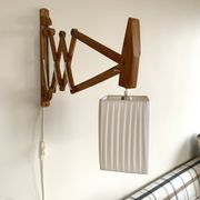 Danish accordion wall light in beechwood - Scandinavian articulated lamp from the 1960s