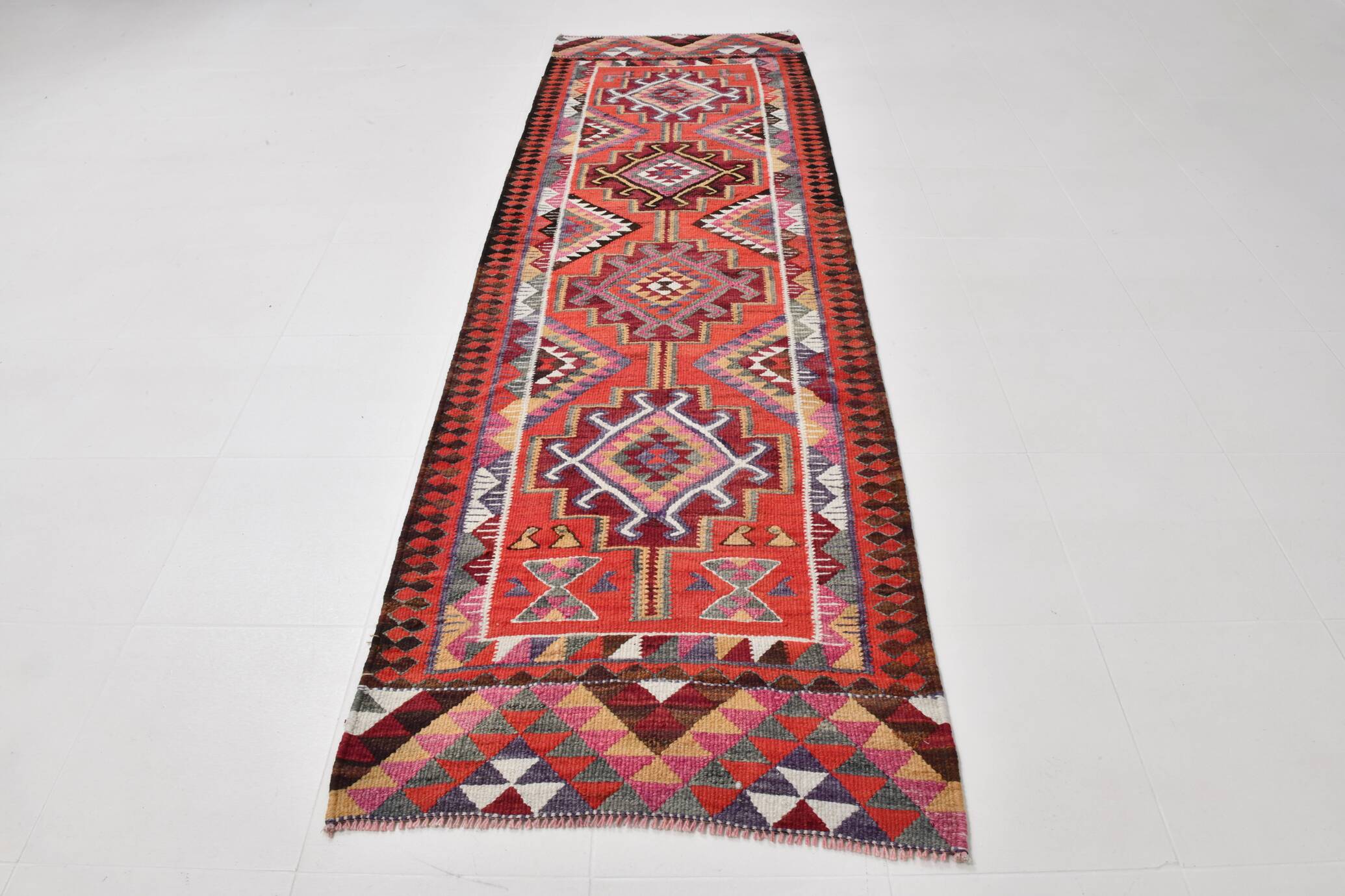 Tapis coureur vintage bordeaux Kilim 3x10 95x302 cm