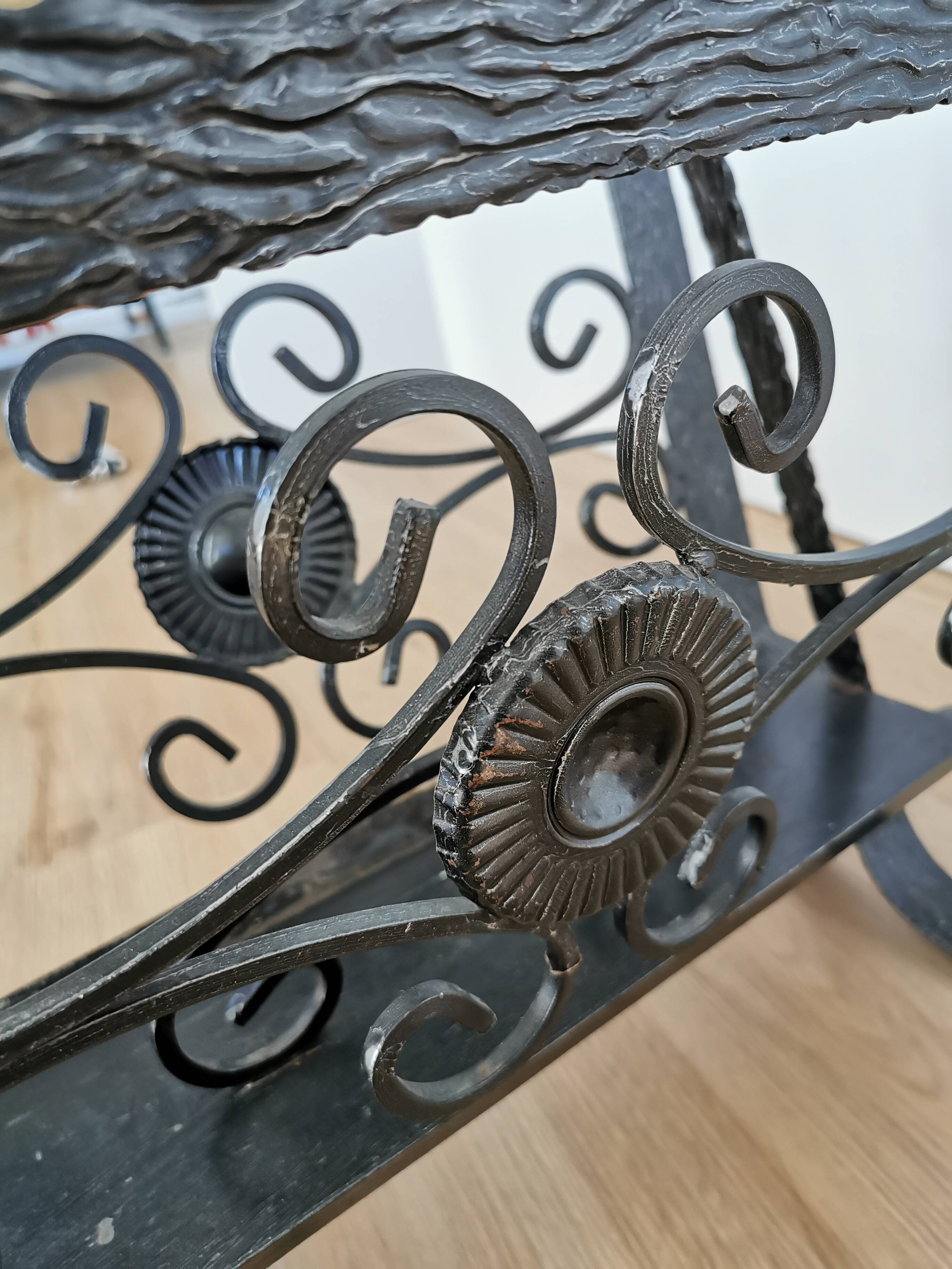 Porte-revues vintage en fonte