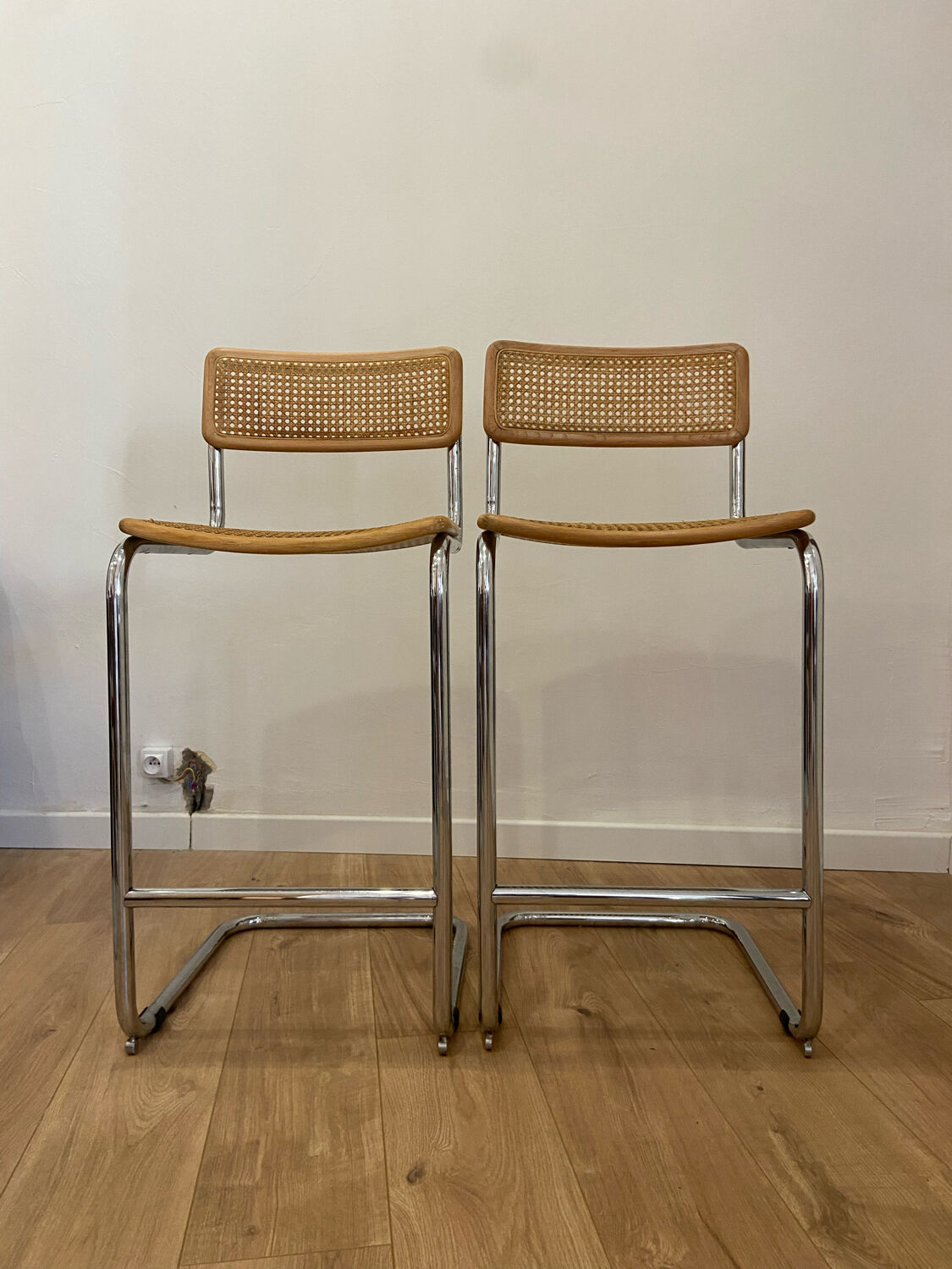 Tabourets de Bar Cesca par Marcel Breuer.