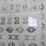 Hand-Knotted Berber Kilim Rug in Wool with Ethnic Pattern in Beige and Grey