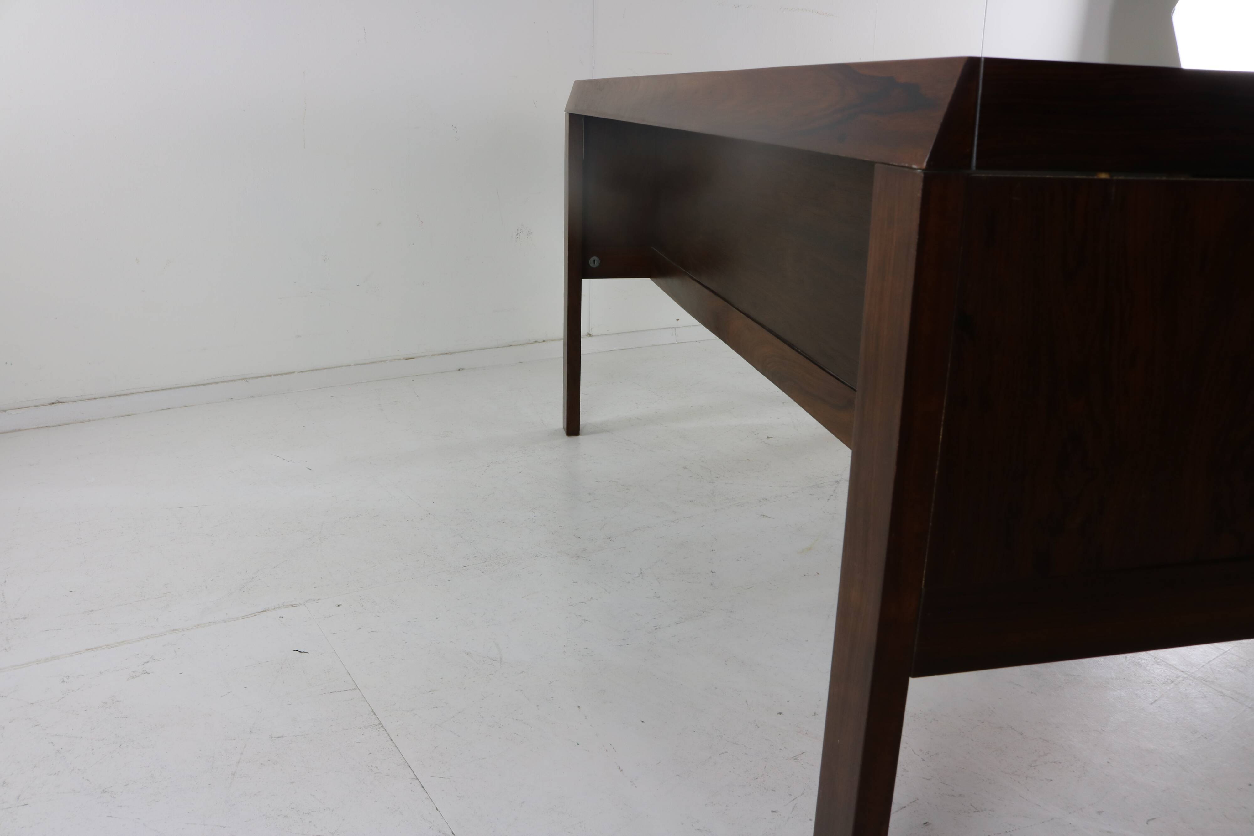 Sixties Brasilian jacaranda superb design desk by Jean Gillon for Italma