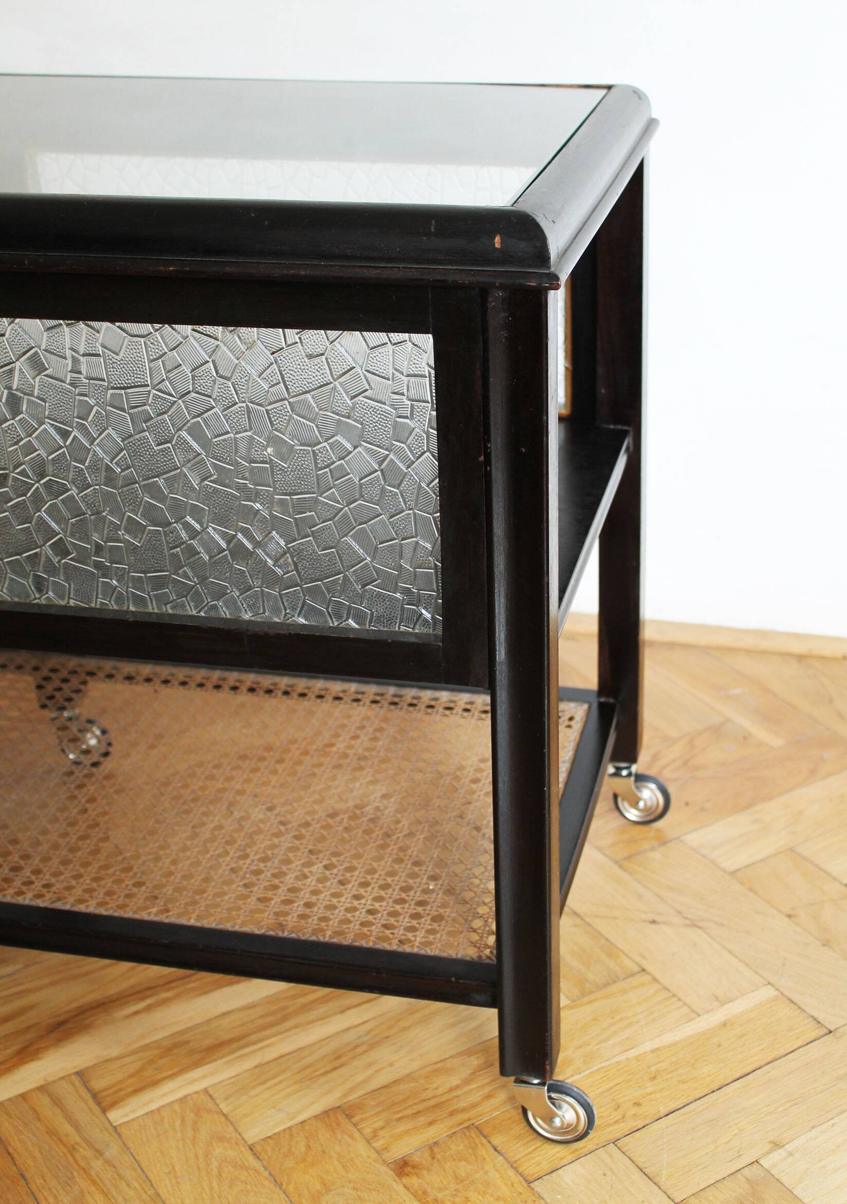 Armoire à boissons moderniste des années 1930