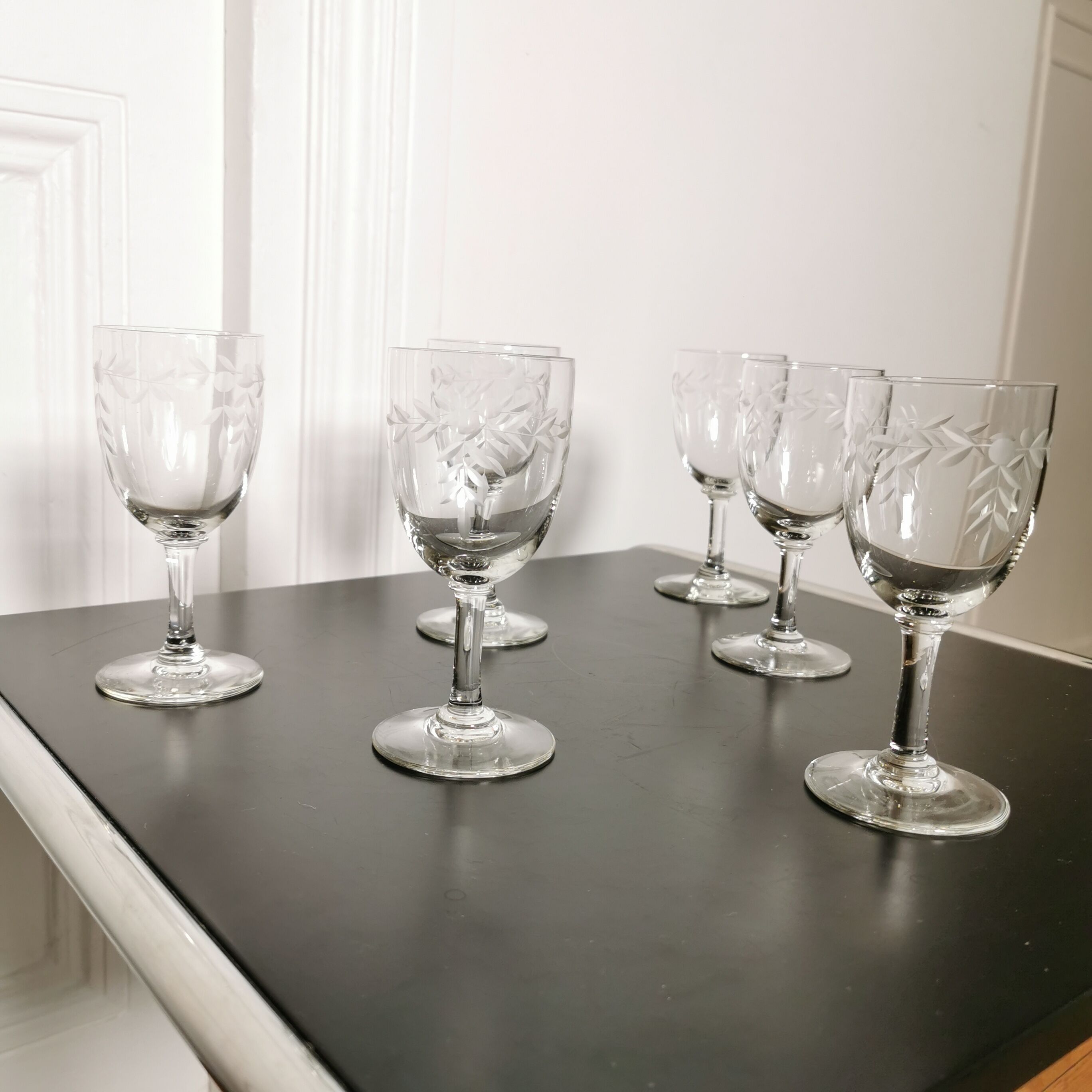 Set of 6 engraved crystal glasses