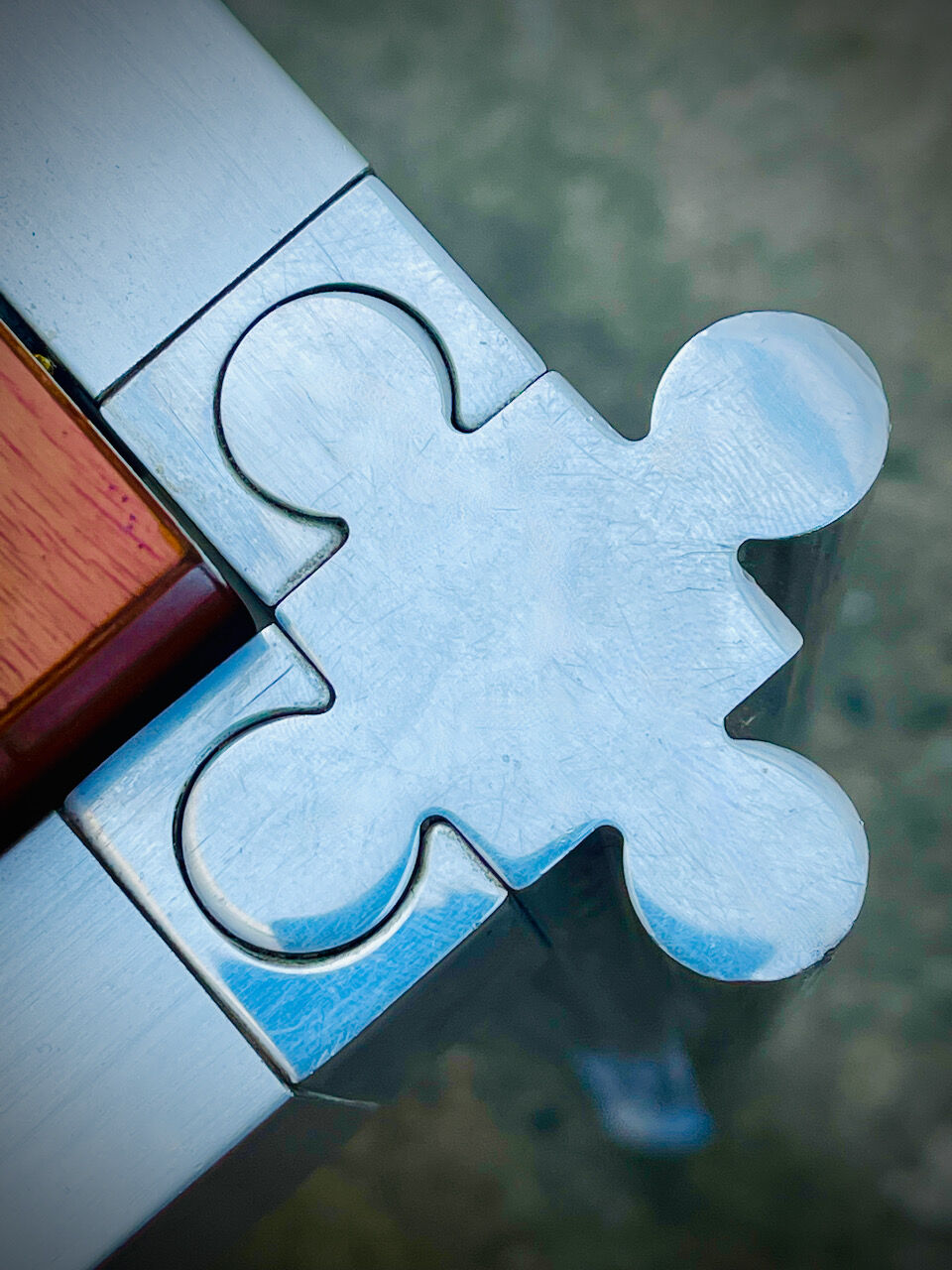 Large office of George Ciancimino in exotic wood and aluminum for Mobilier International
