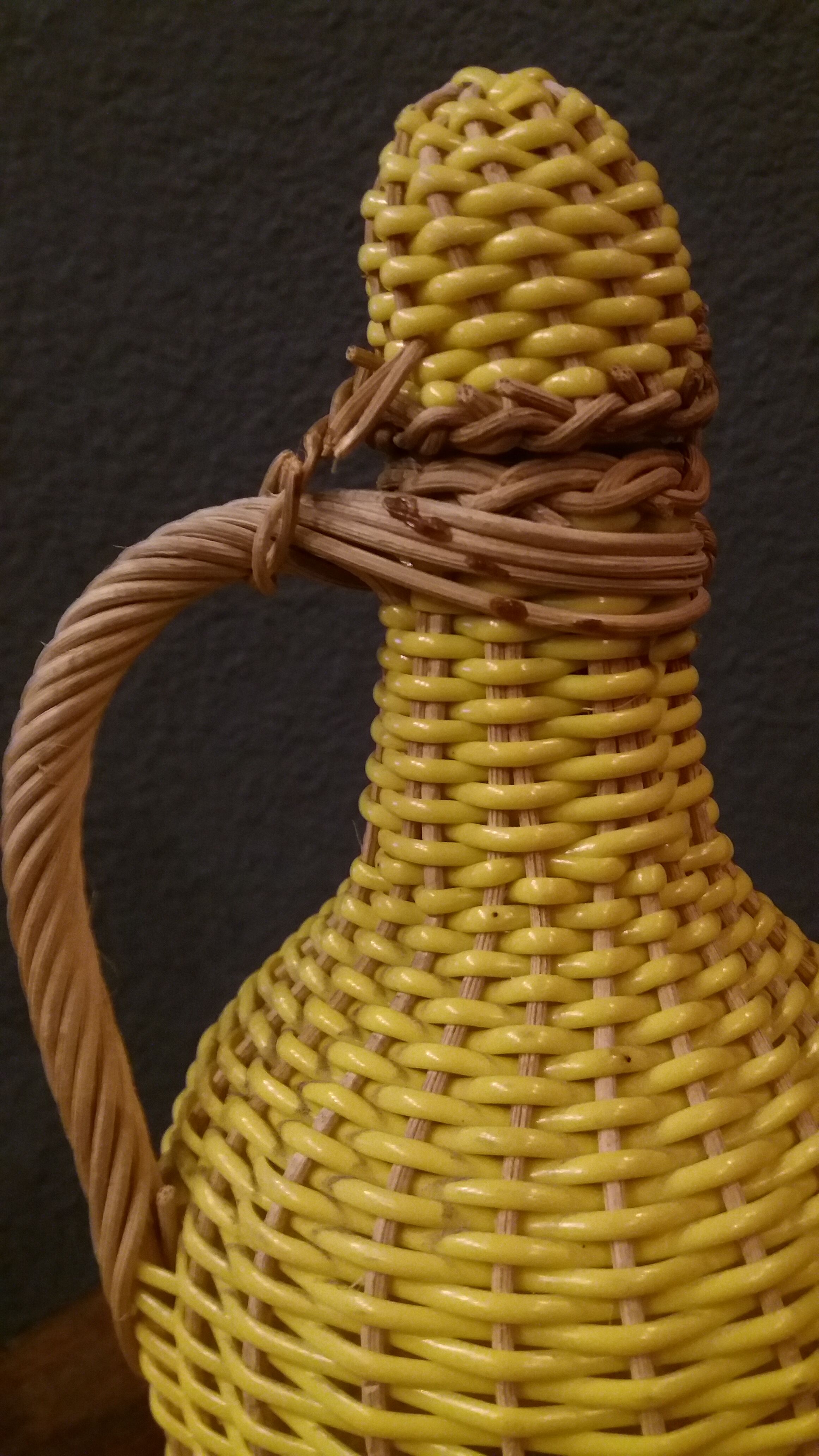 Scoubidou yellow bottle