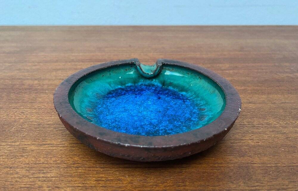 Ashtray or bowl in brutalist studio pottery by Gerhard Liebenthron, mid-century, 1960s, 1968.