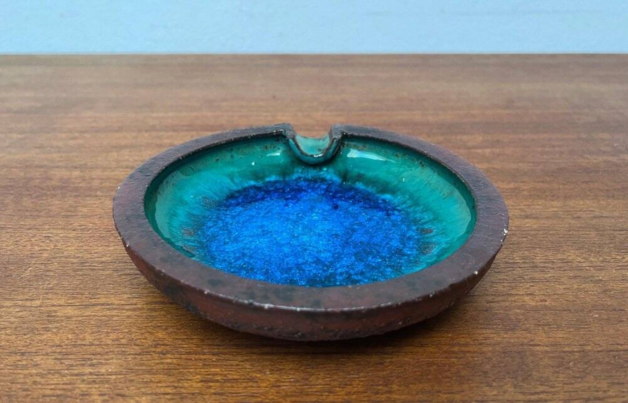 Ashtray or bowl in brutalist studio pottery by Gerhard Liebenthron, mid-century, 1960s, 1968.