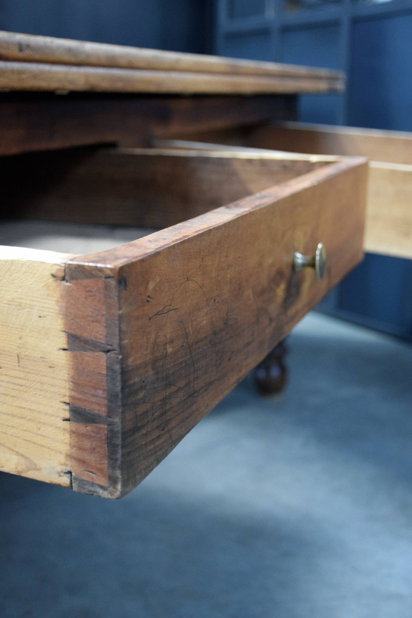Passementier table with wooden drawers Walnut - France Lyon 1880'