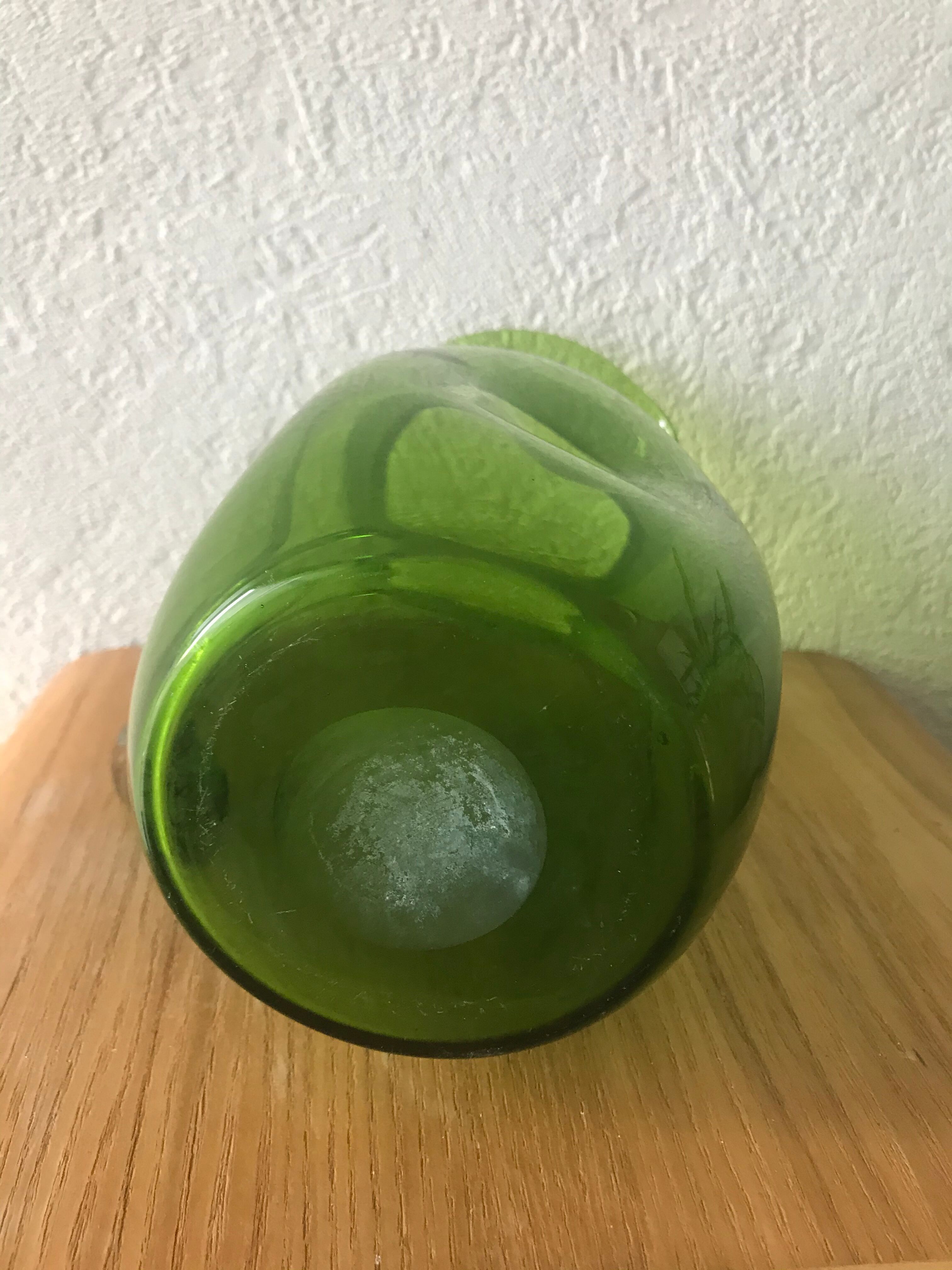 Pichet en verre vert