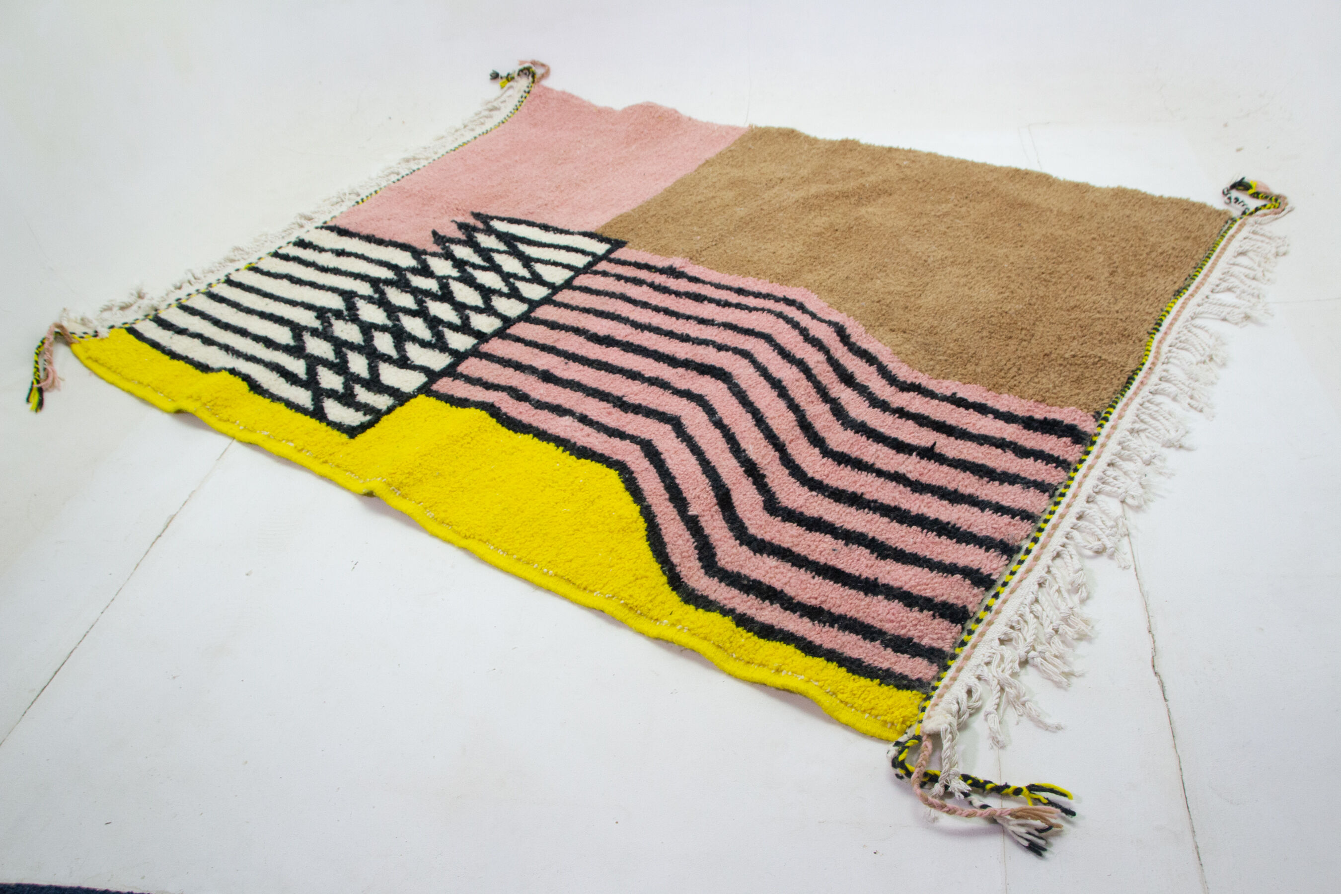 Modern carpet 220x150cm