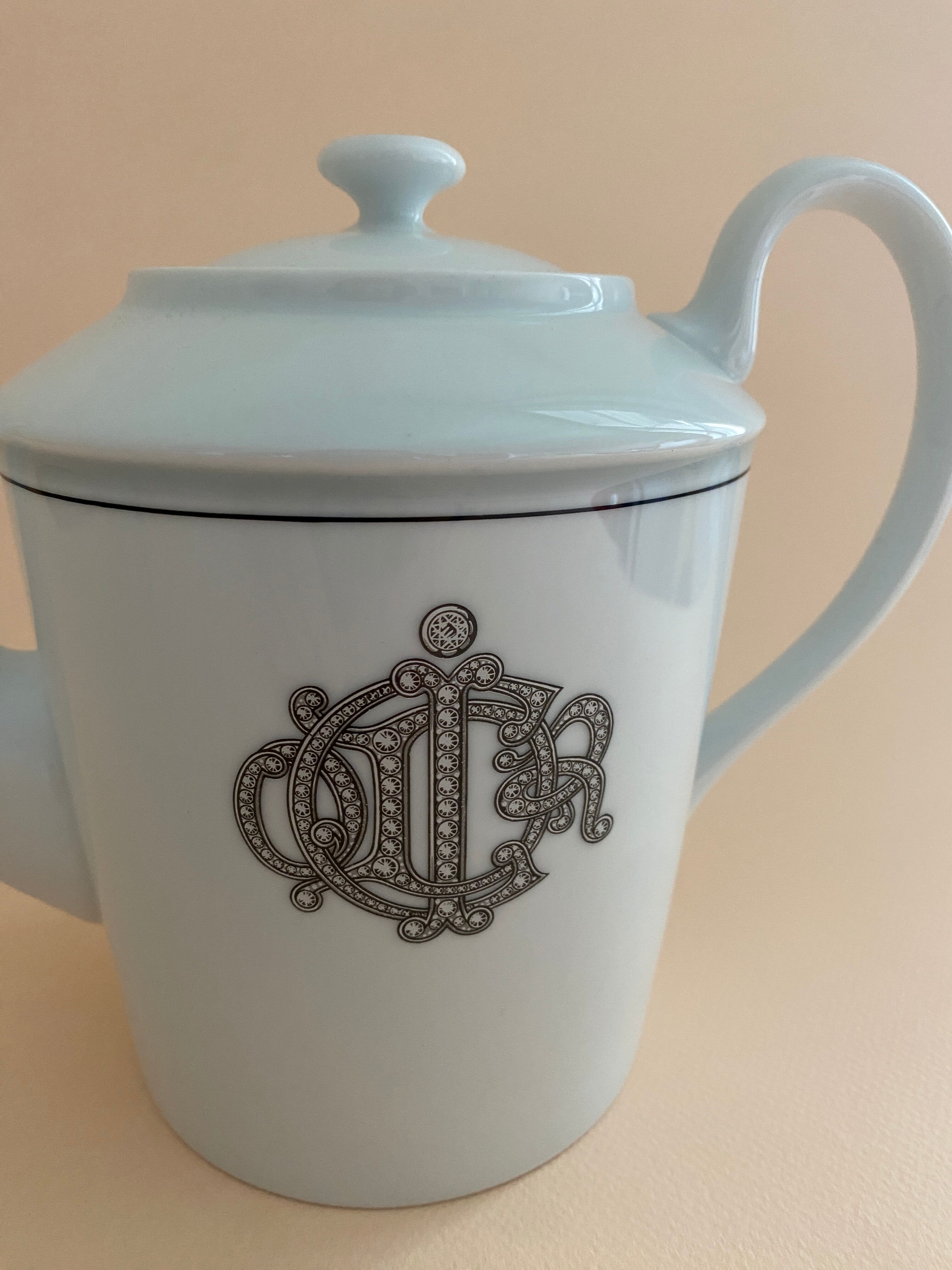 Théière et pot à lait Dior