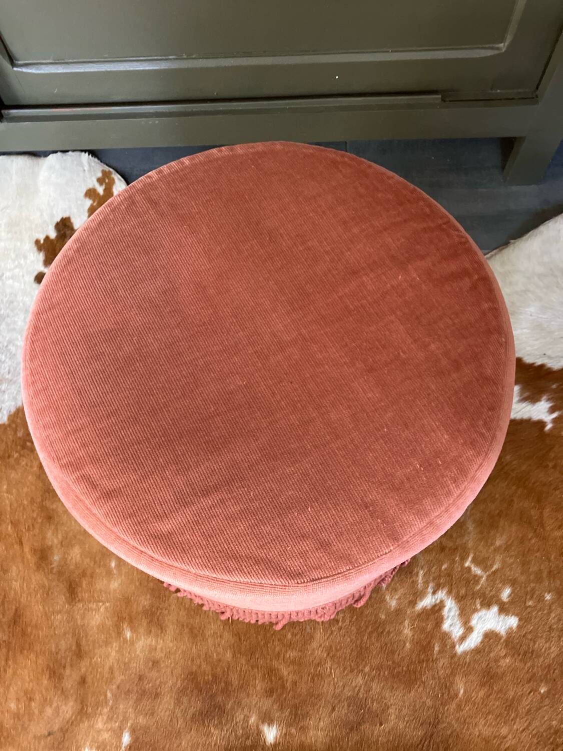 Pink velvet pouf
