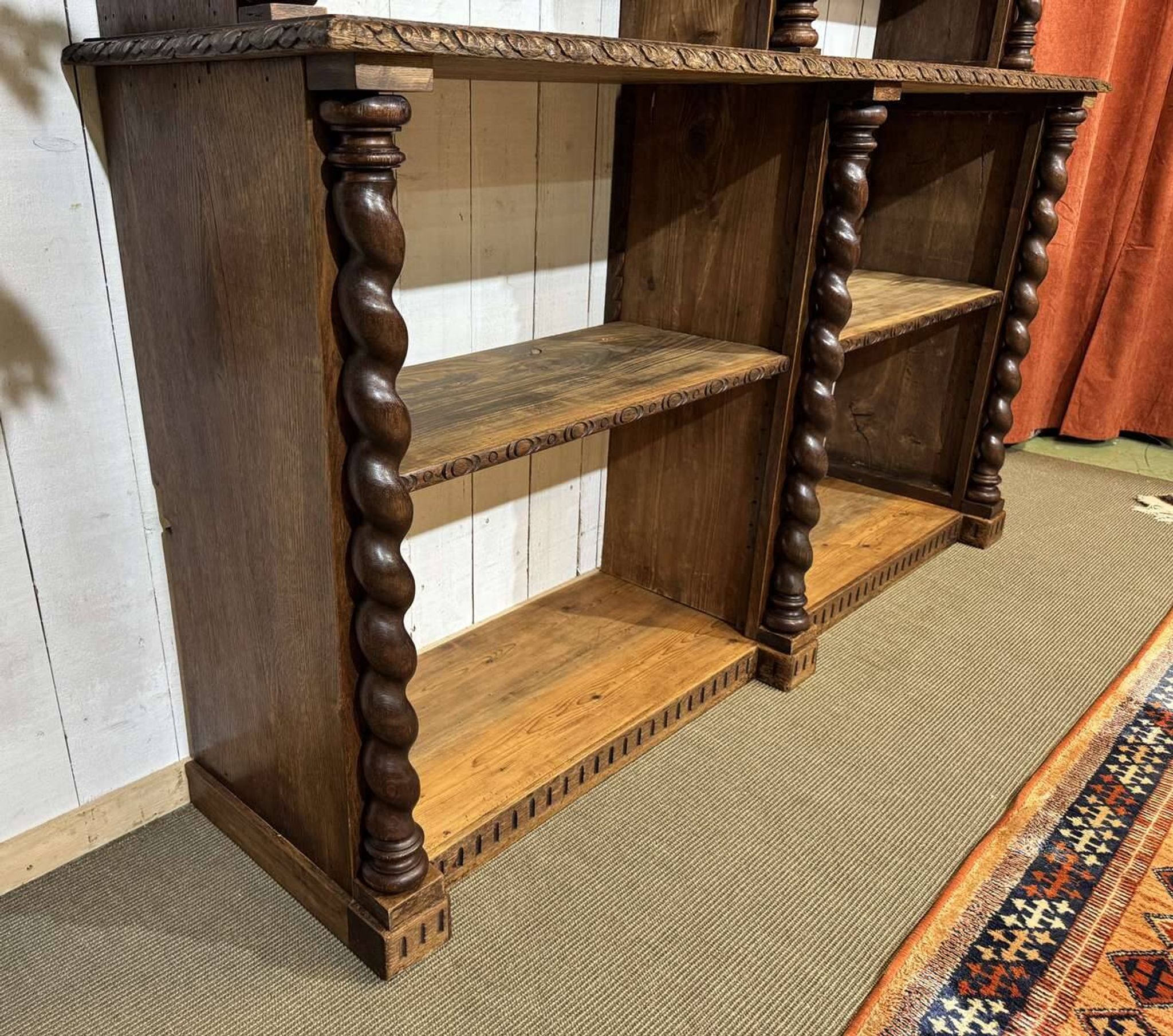 Bibliothèque de boiserie en chêne et sapin début XXème