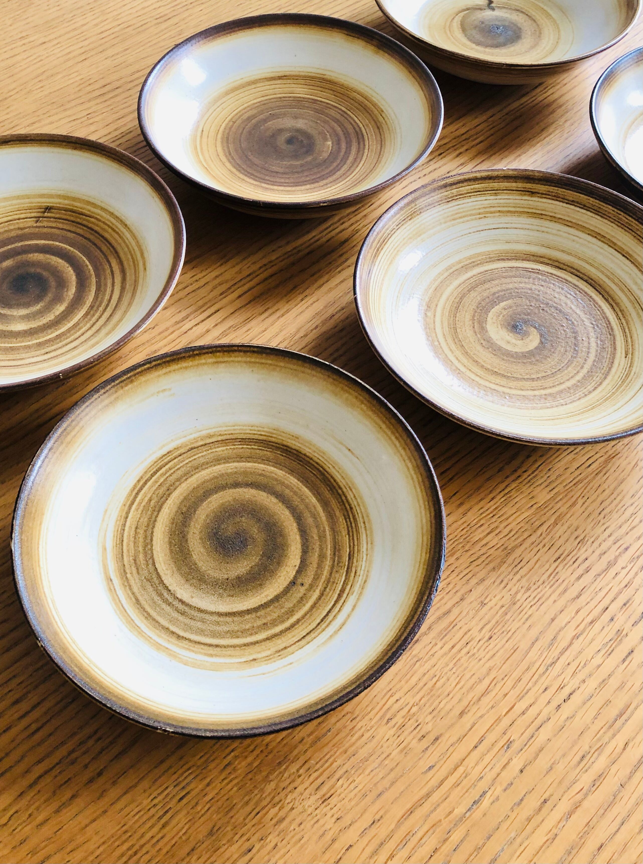 Set of six hollow plates in Longchamp sandstone
