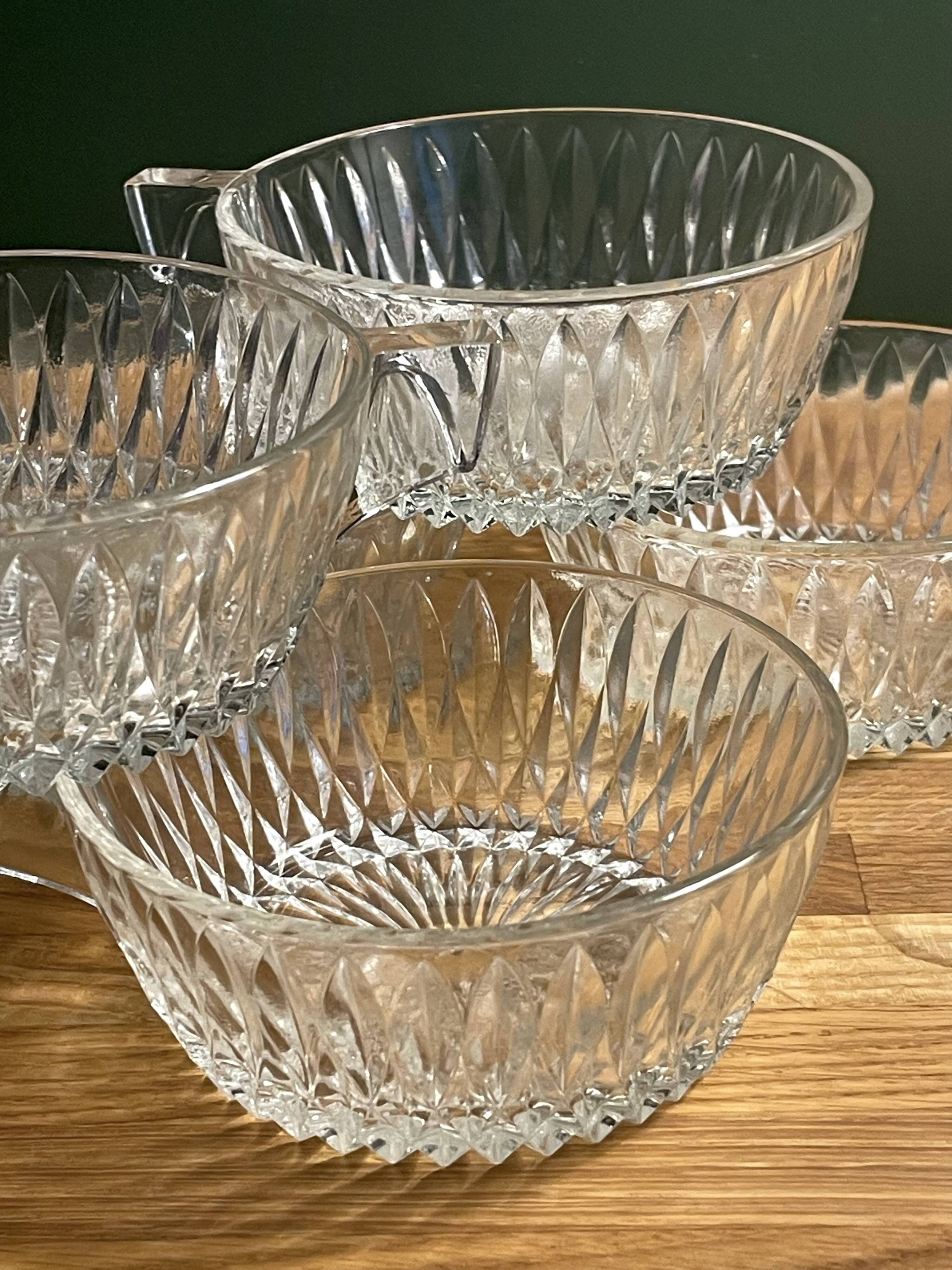 6 tasses à café en verre ciselé vintage en très bon état