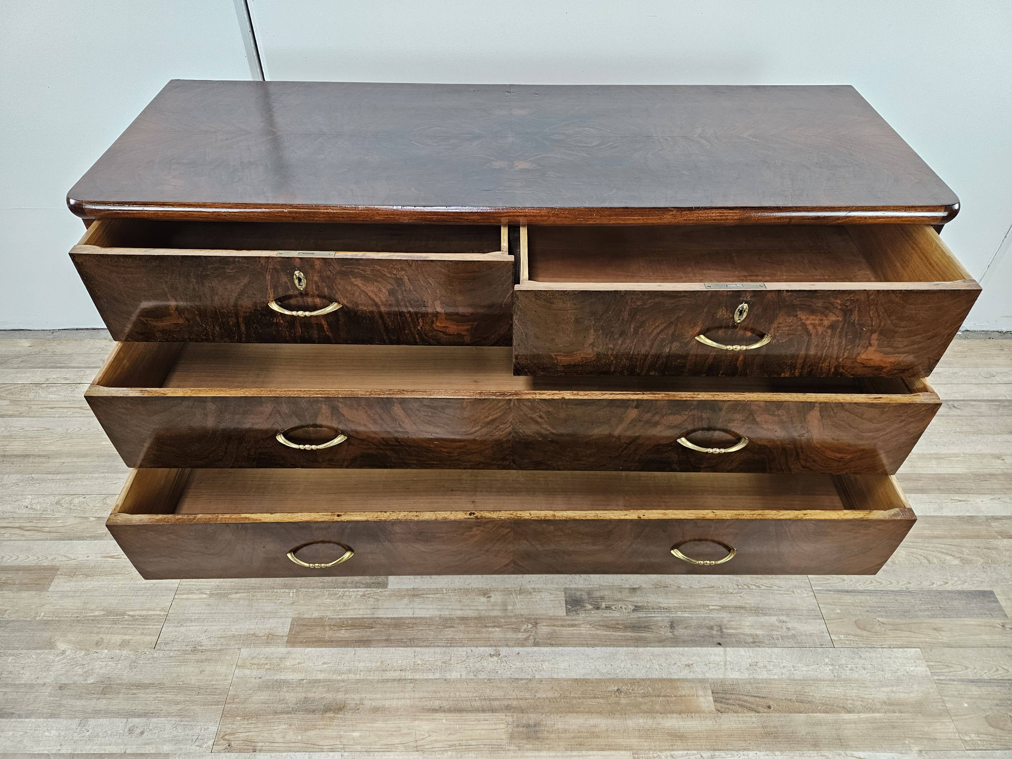 Chest of drawers with five drawers in wood and brass