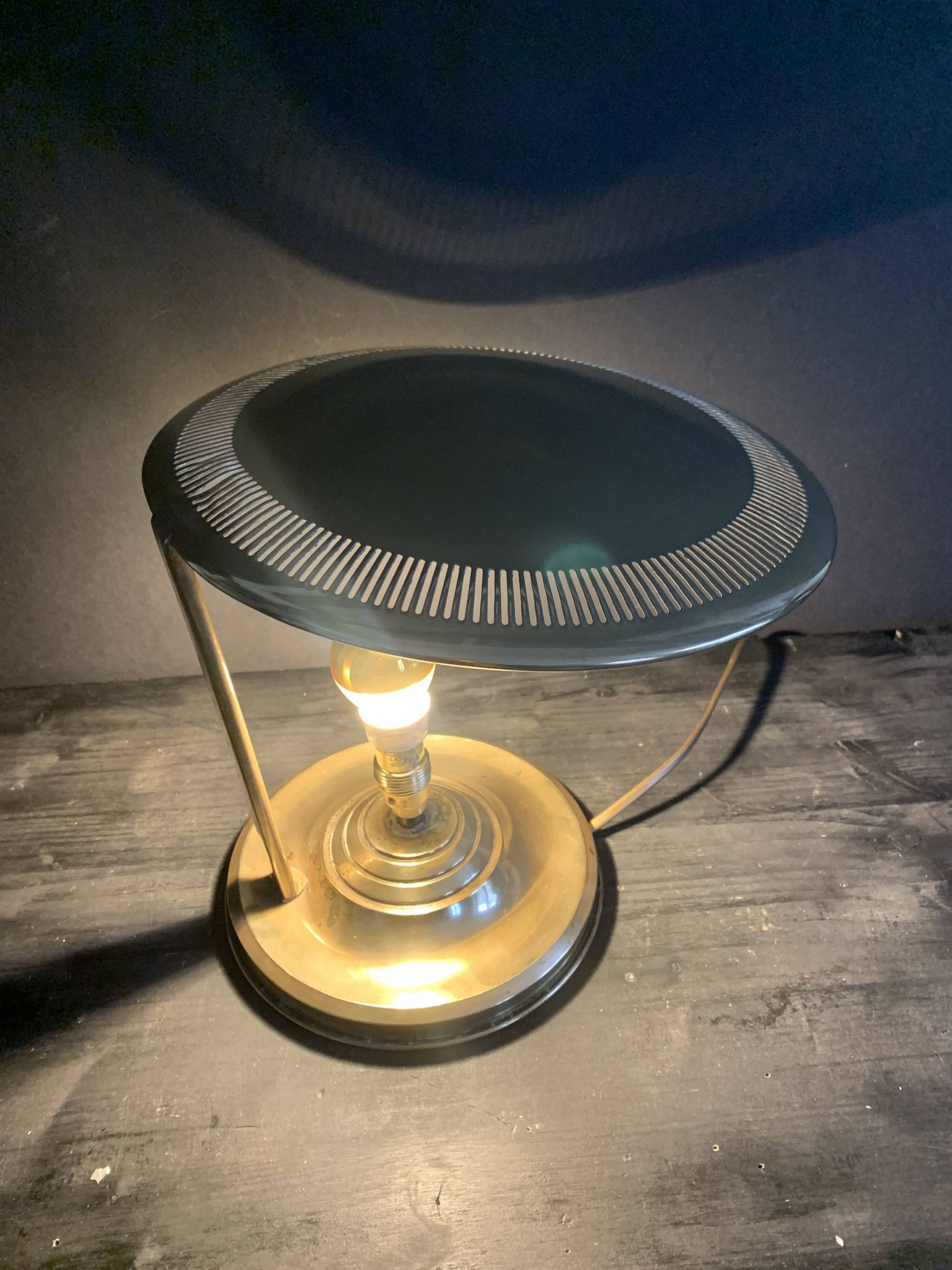 Bauhaus desk lamp, modernist in gilded brass, 1940s