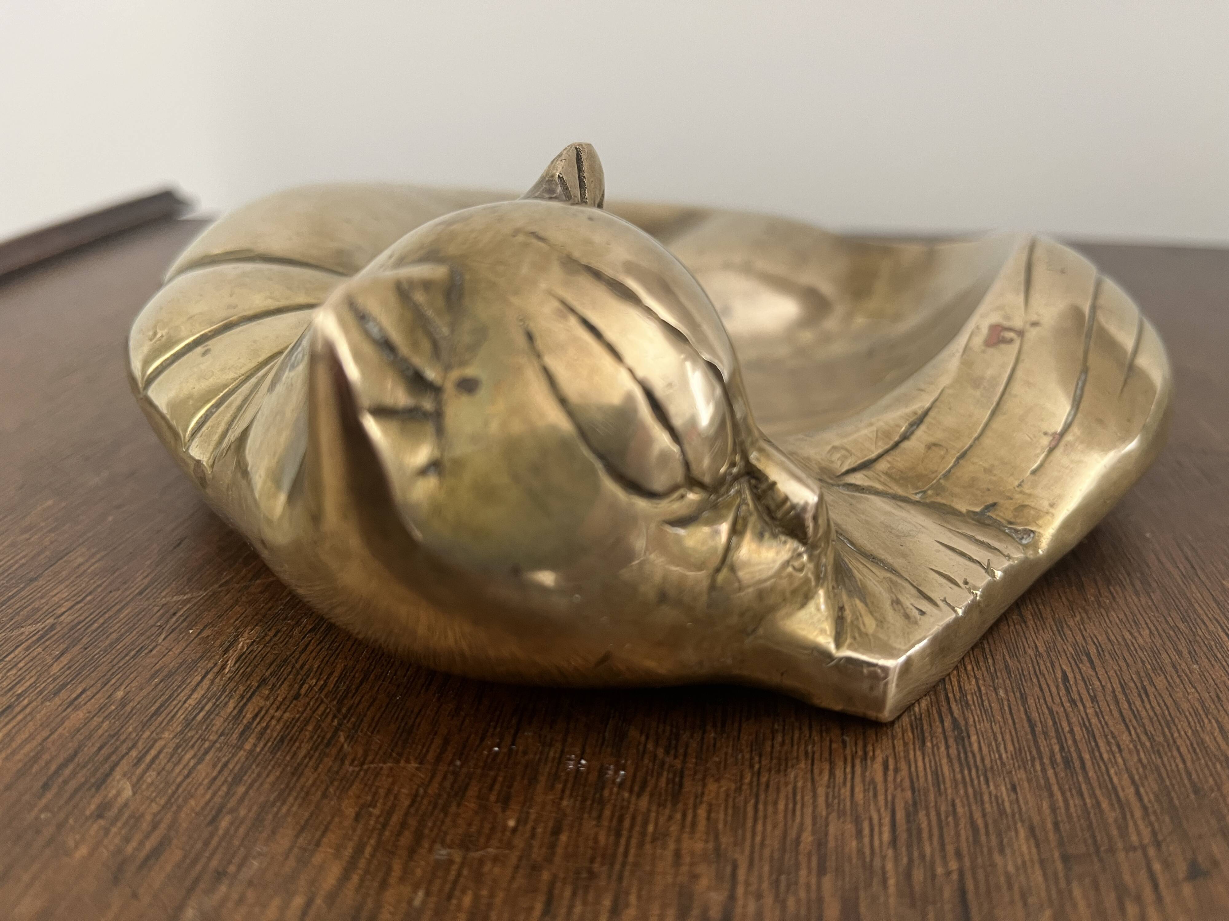 bronze cat emptier from the 1930s