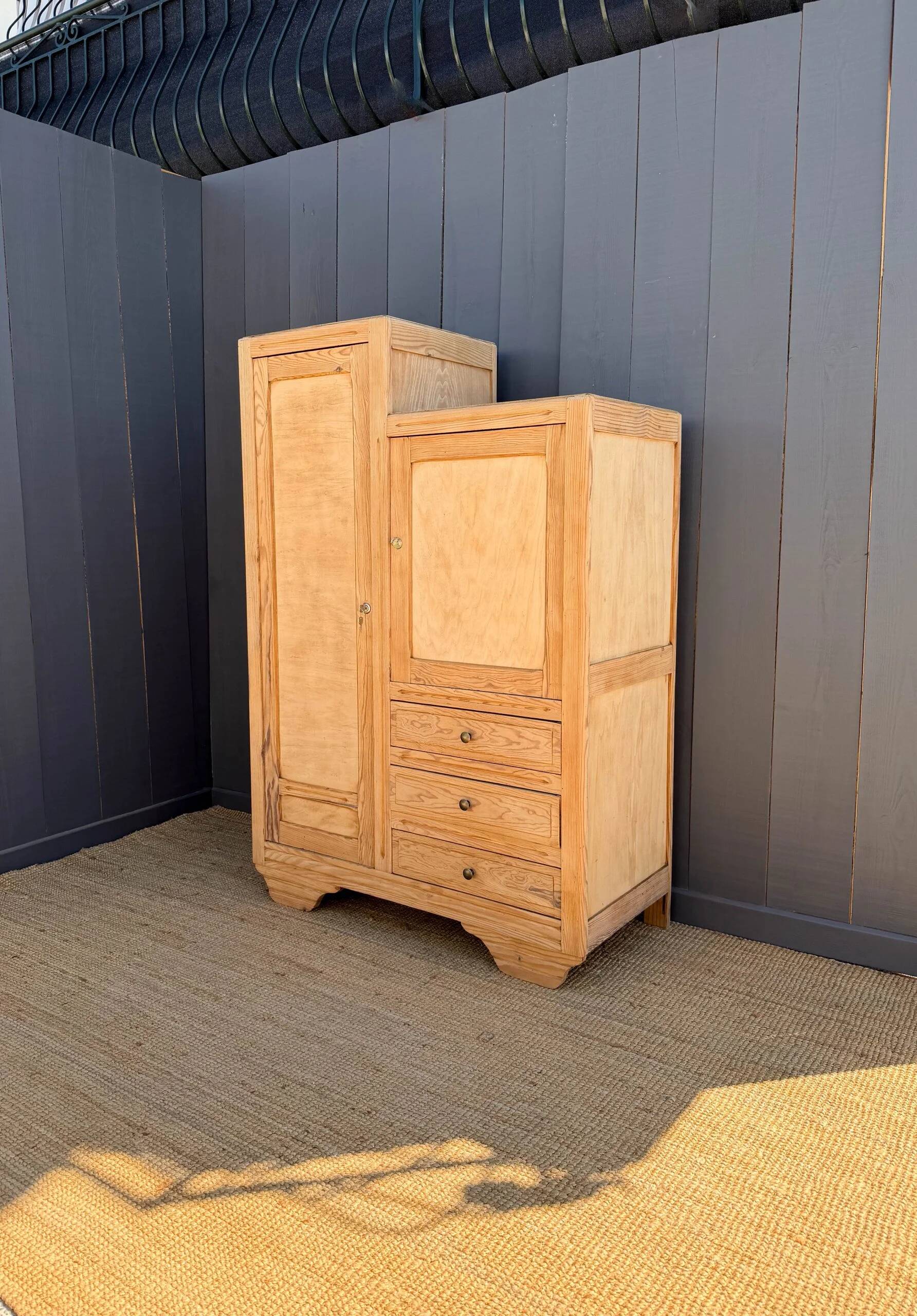 Armoire asymétrique
