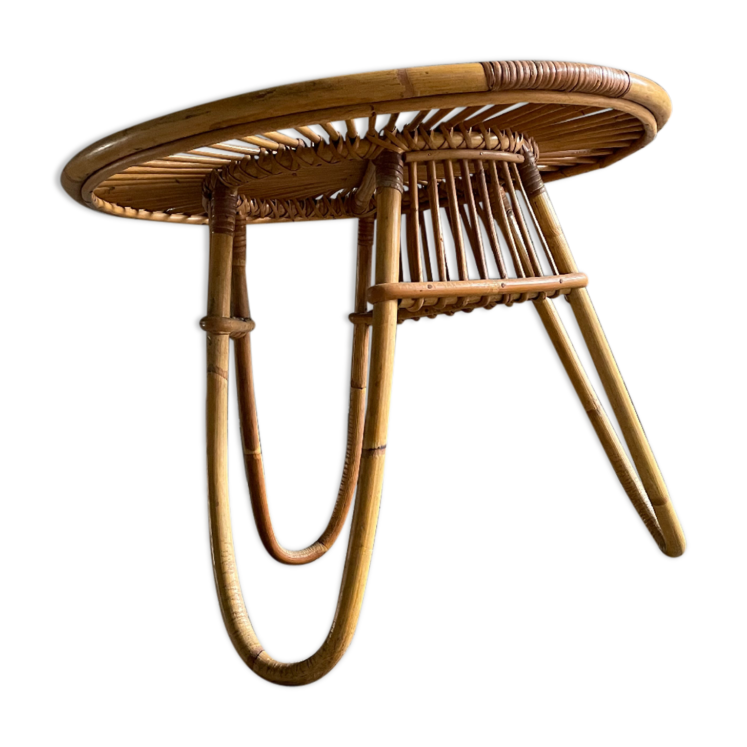 Round coffee table in rattan and glass tray