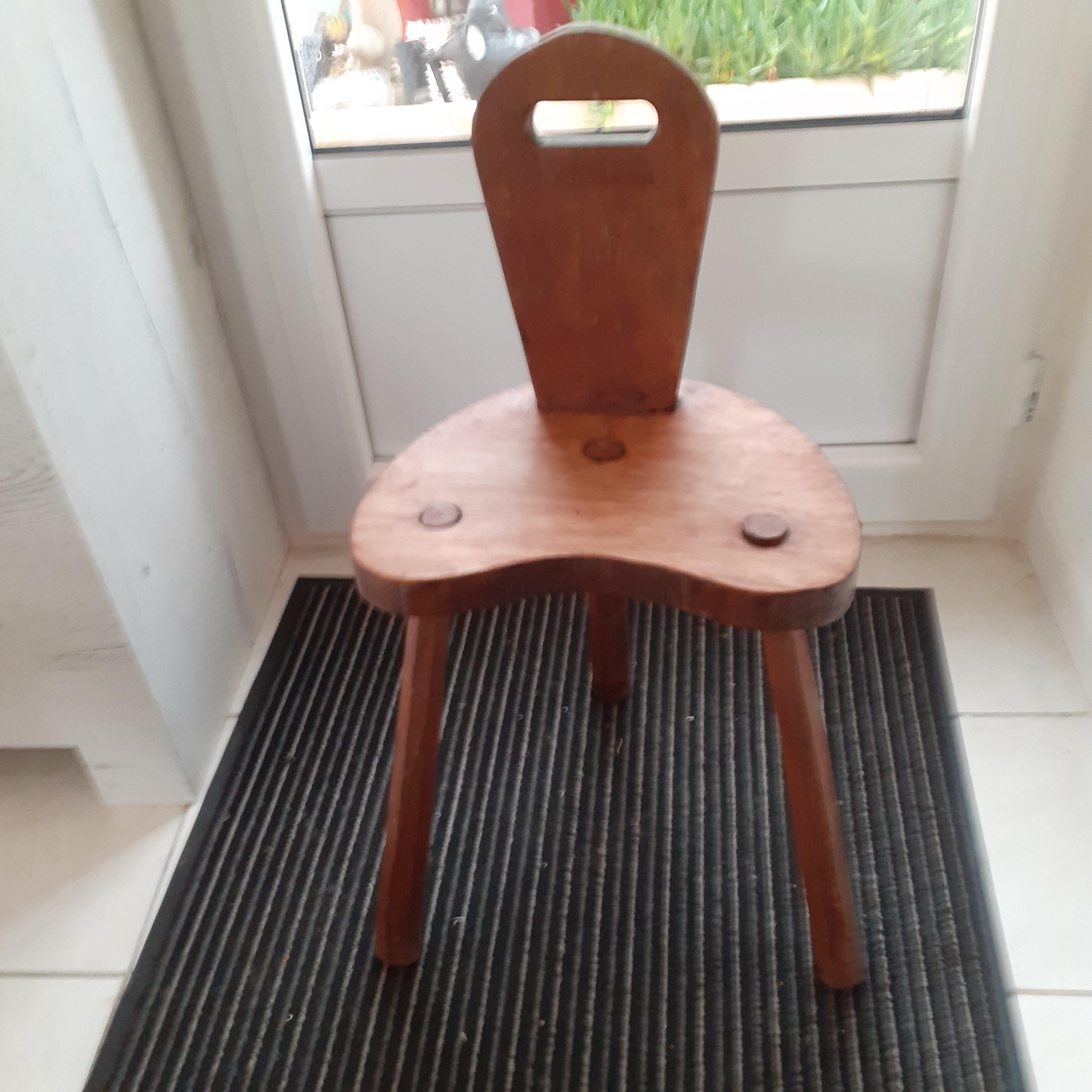 Trèpied chair in solid wood.