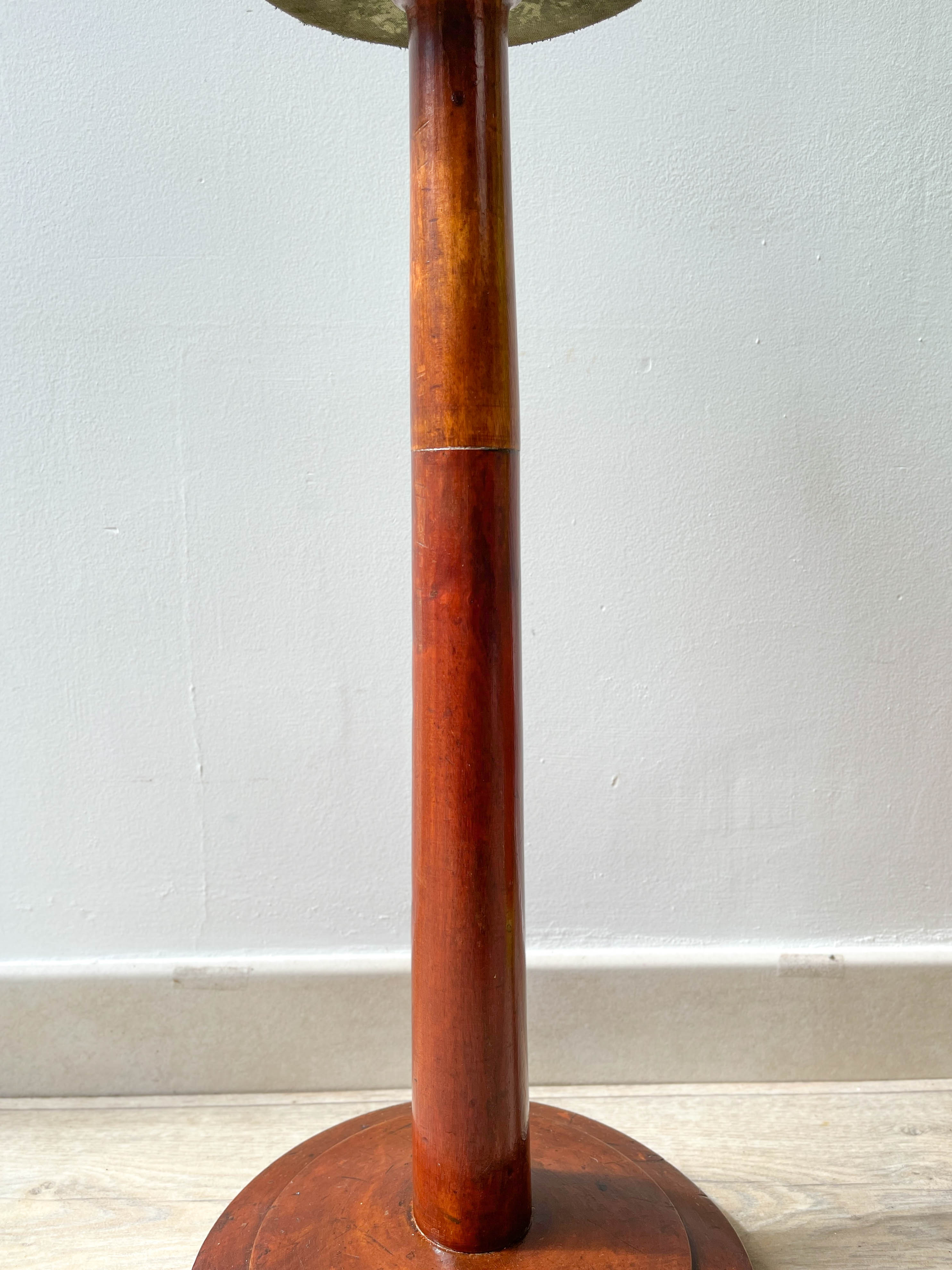 Wooden ashtray on foot 1960s par-fumee