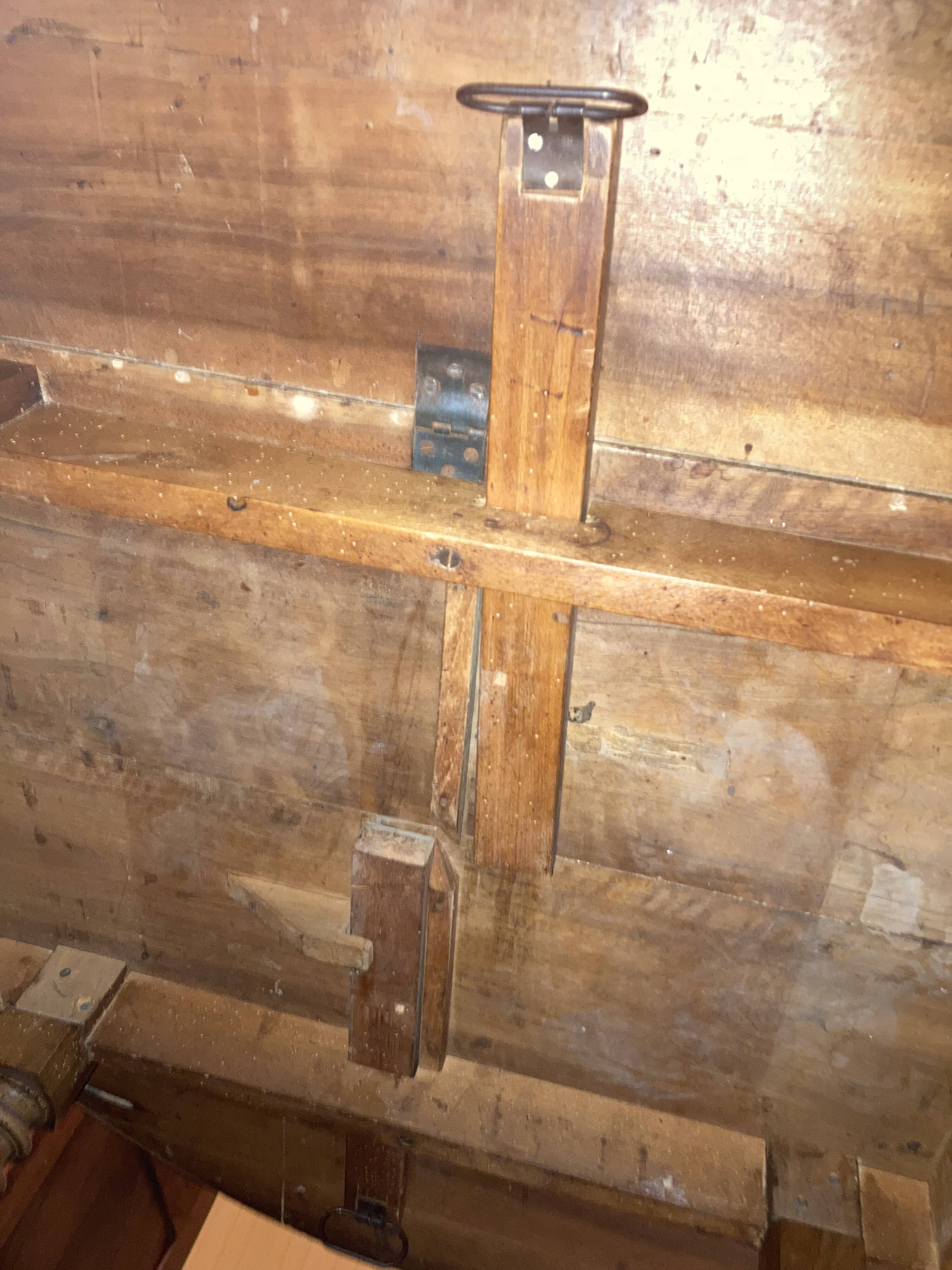 Louis Philippe Round Table