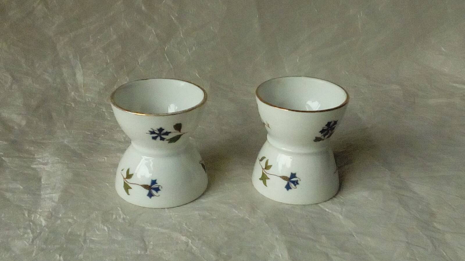 Diabolo porcelain egg cup with barbell decoration