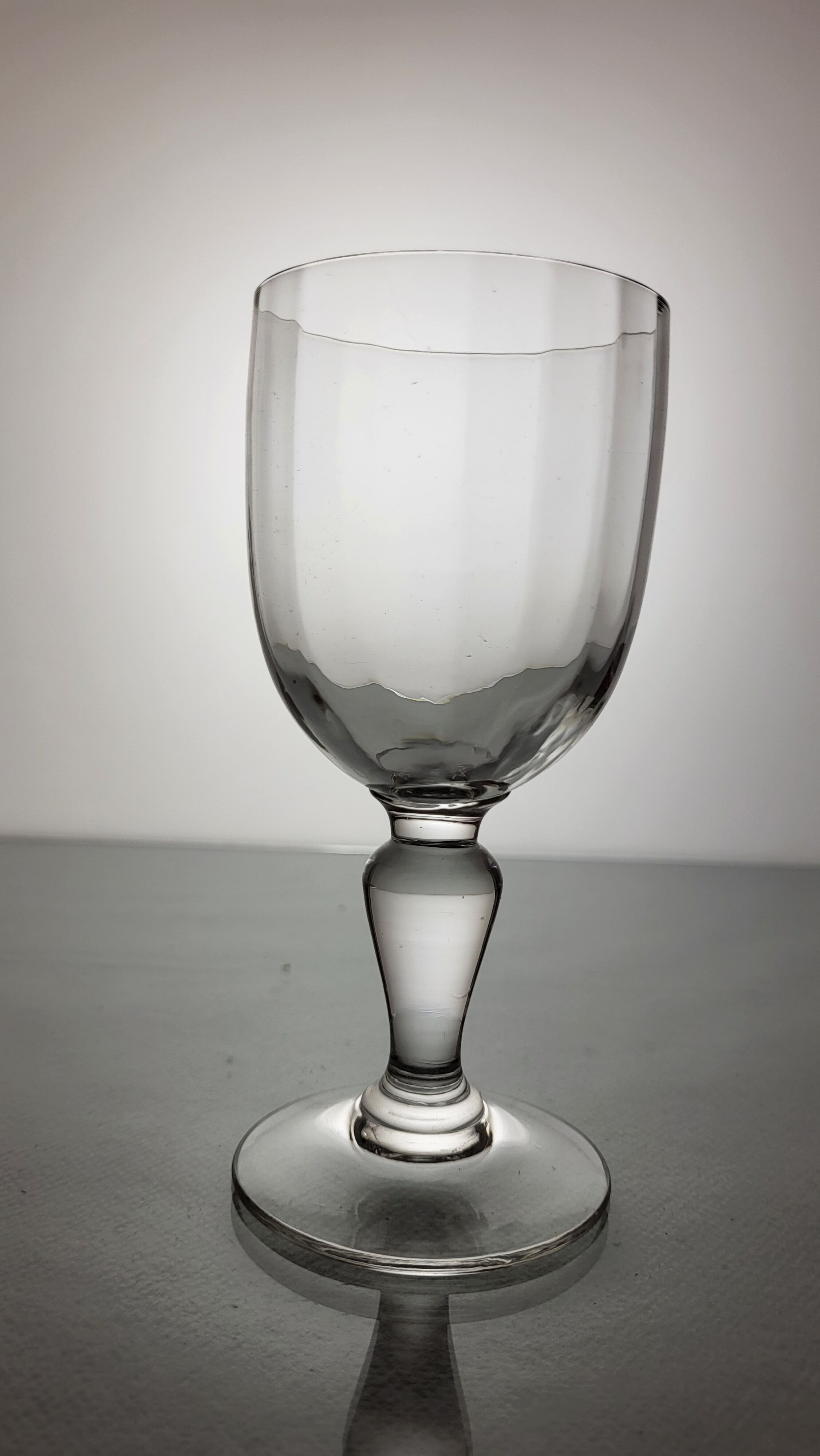 8 wine glasses Early twentieth century