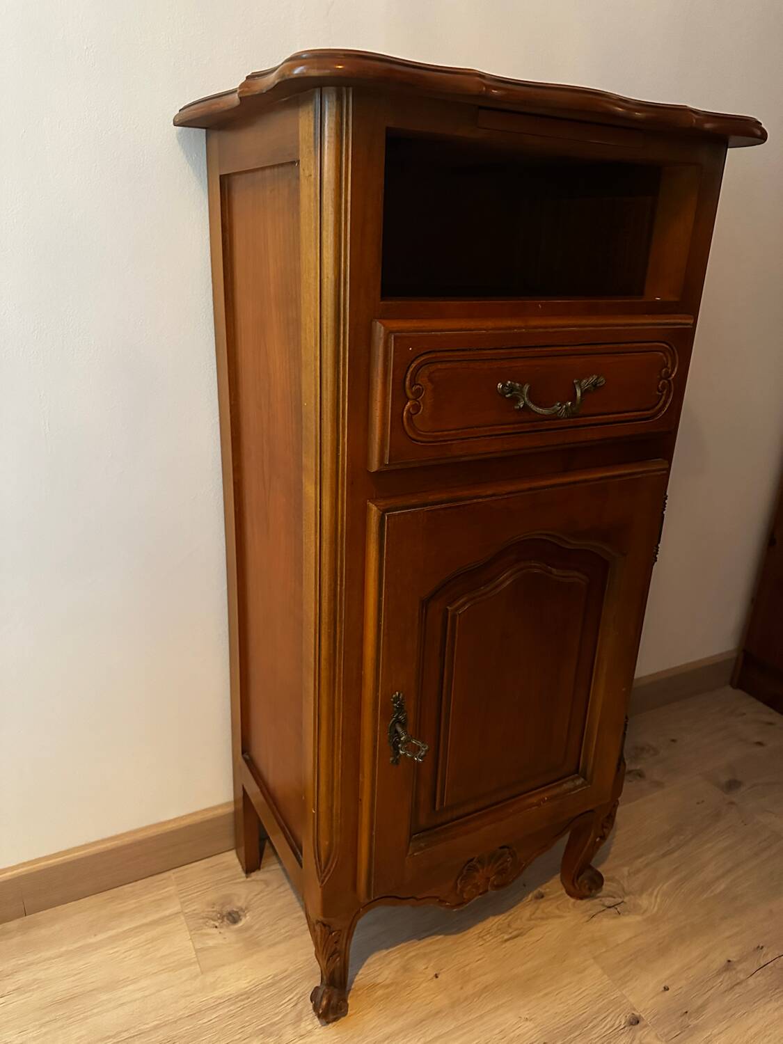 Meuble téléphone ancien