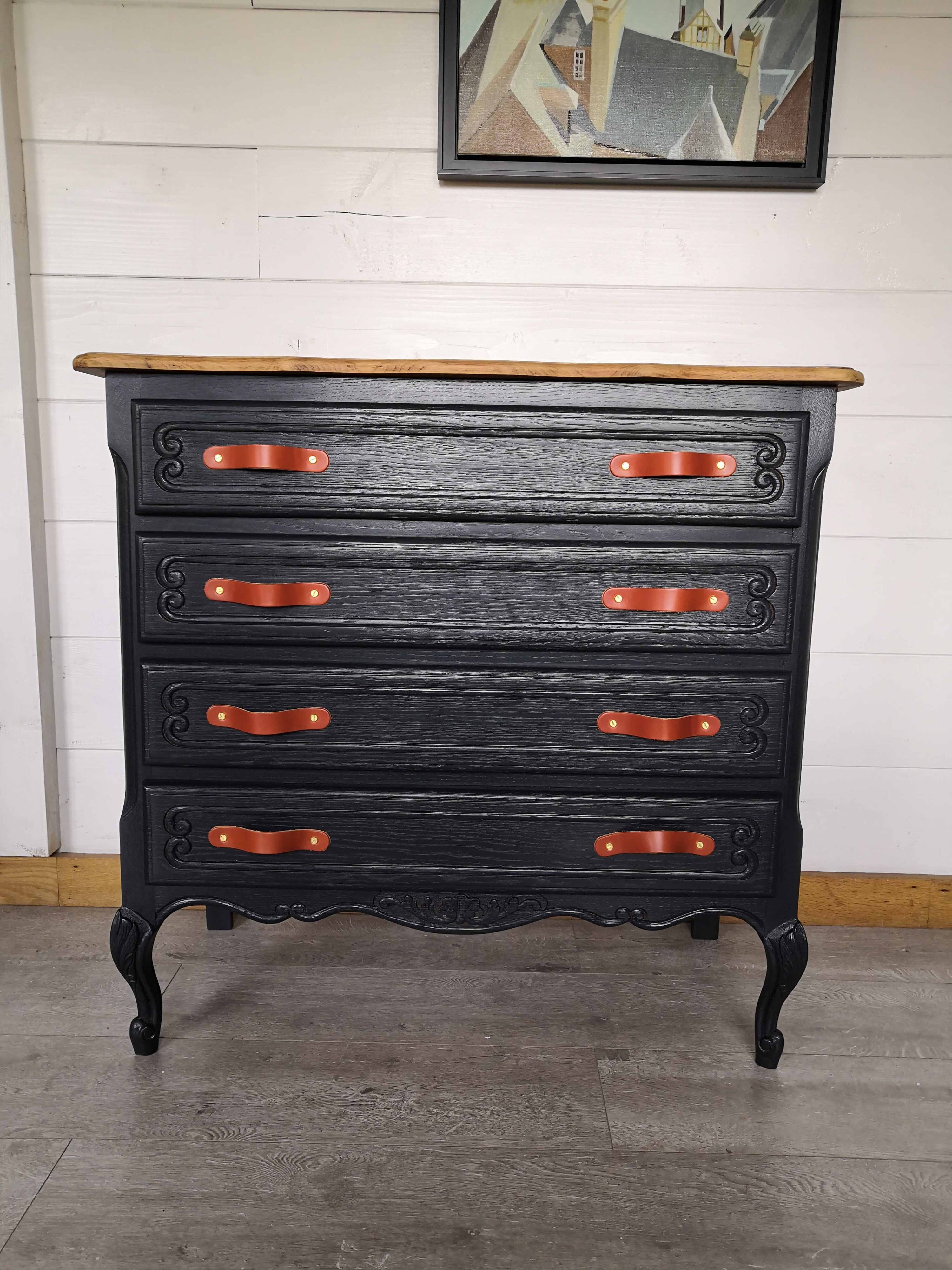 Oak chest of drawers