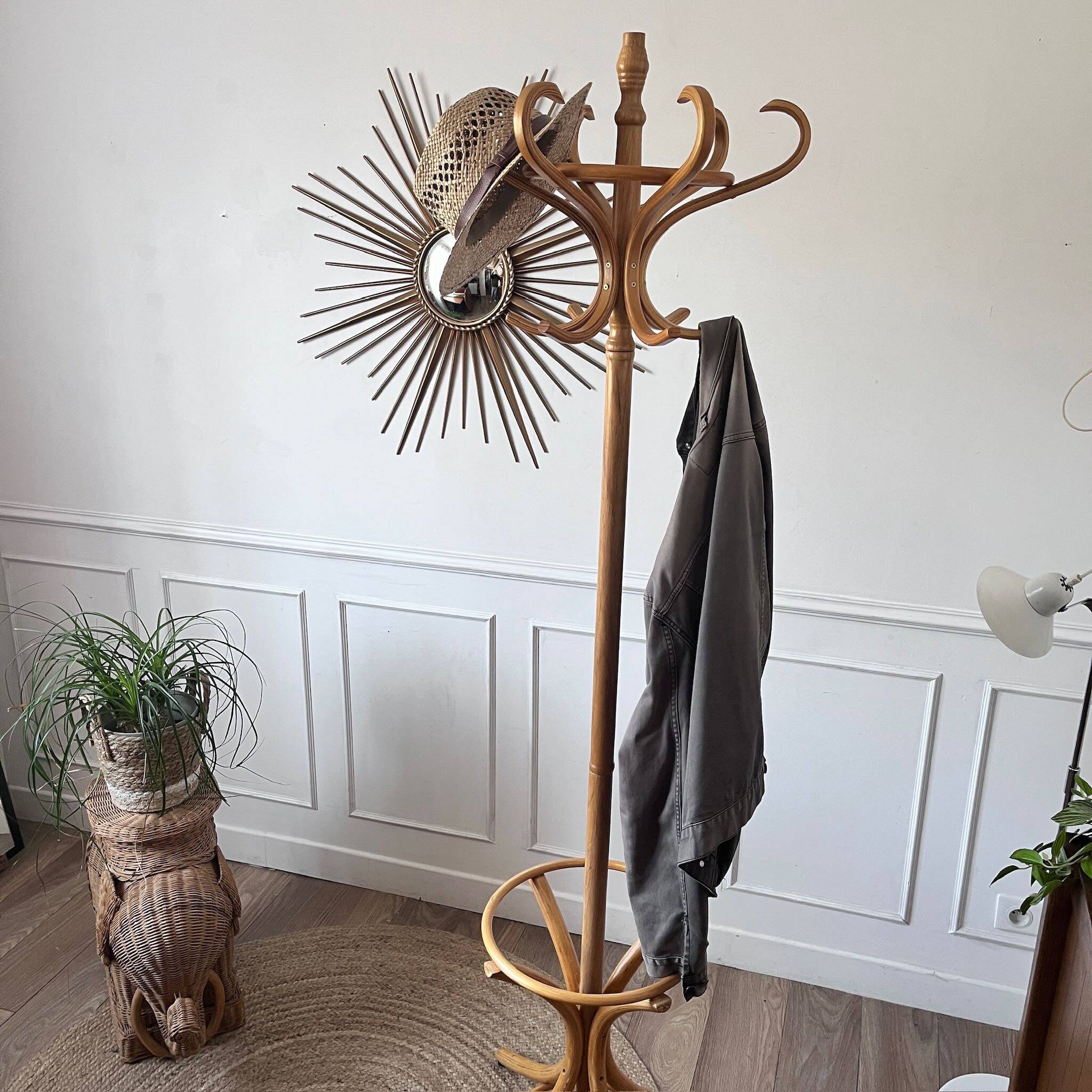 Vintage parrot coat rack in light wood