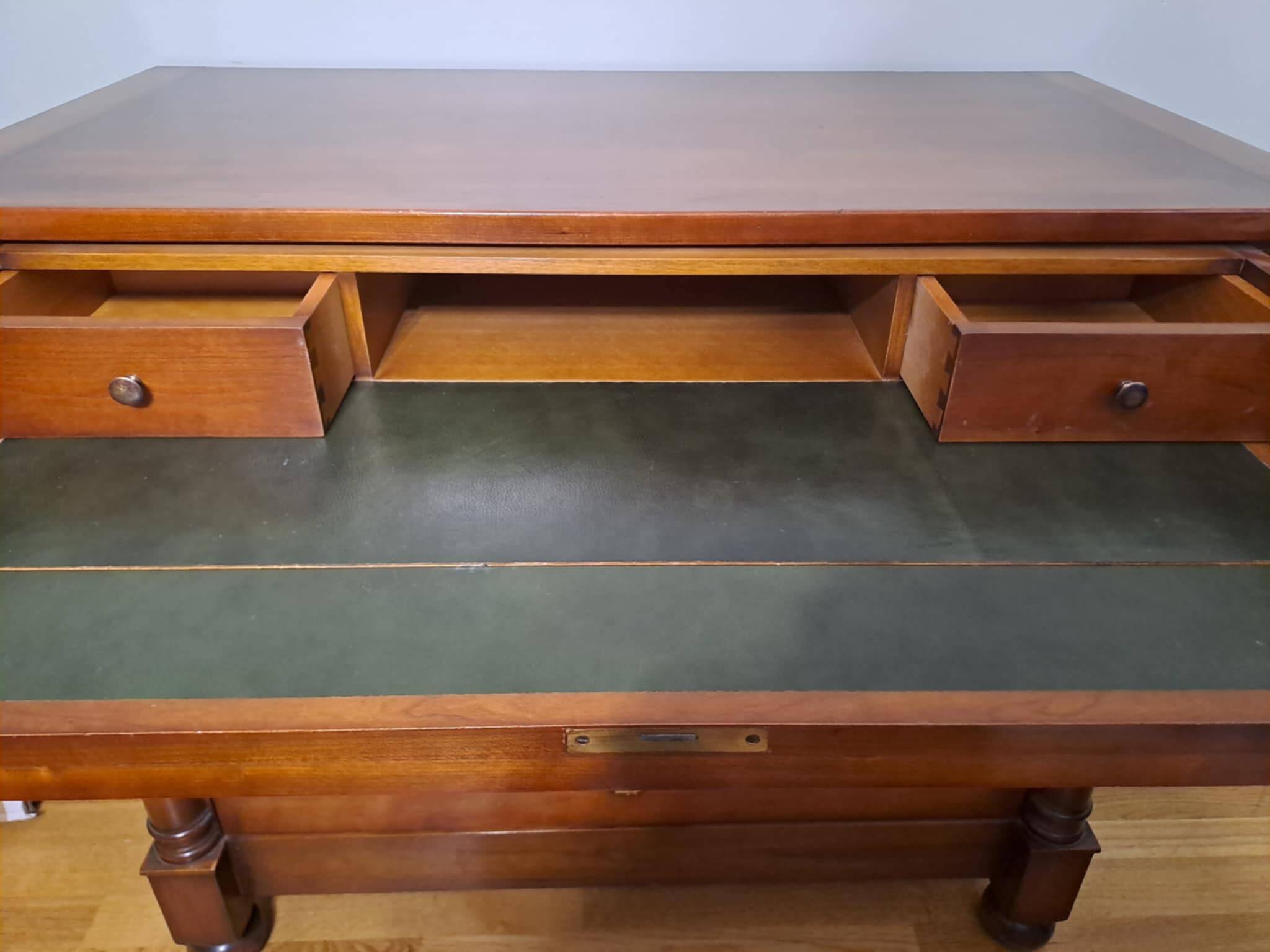 Mahogany chest of drawers