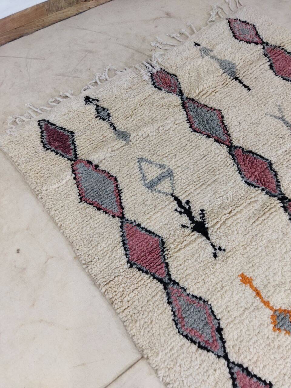 Handmade moroccan berber rug 250 x 146 cm