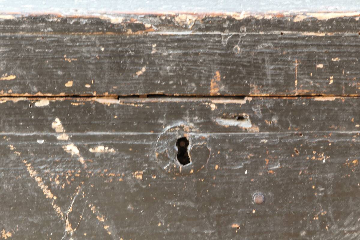 Malle en bois, amidon Le Chat Hoffmann