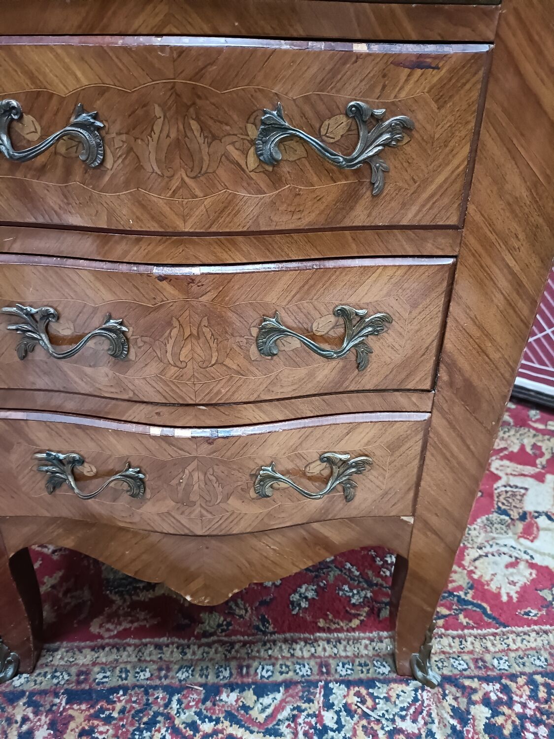 Chiffonier ou semainier style Louis XV, marqueté et marbre