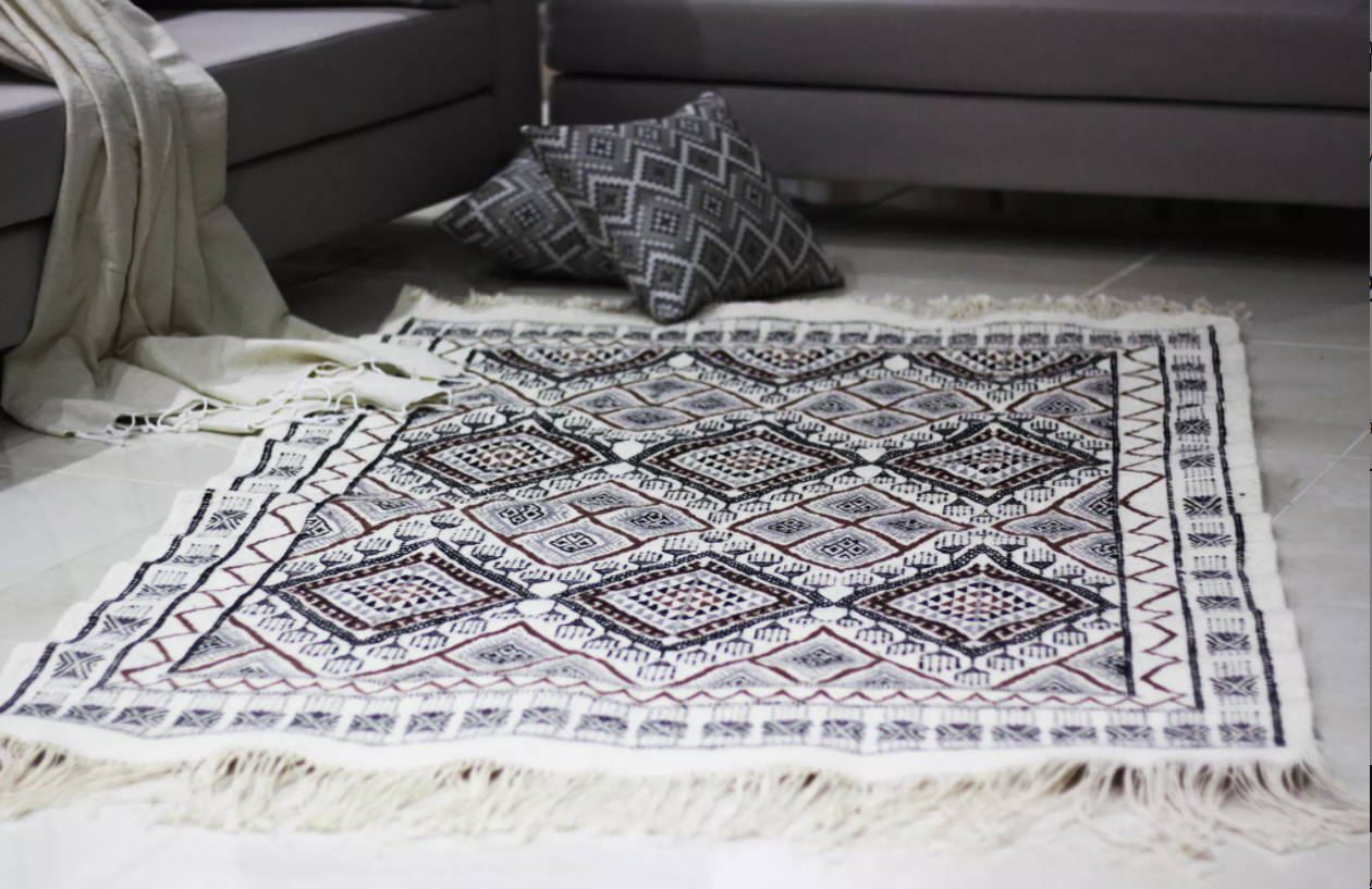Berber carpet in new wool 196x125cm