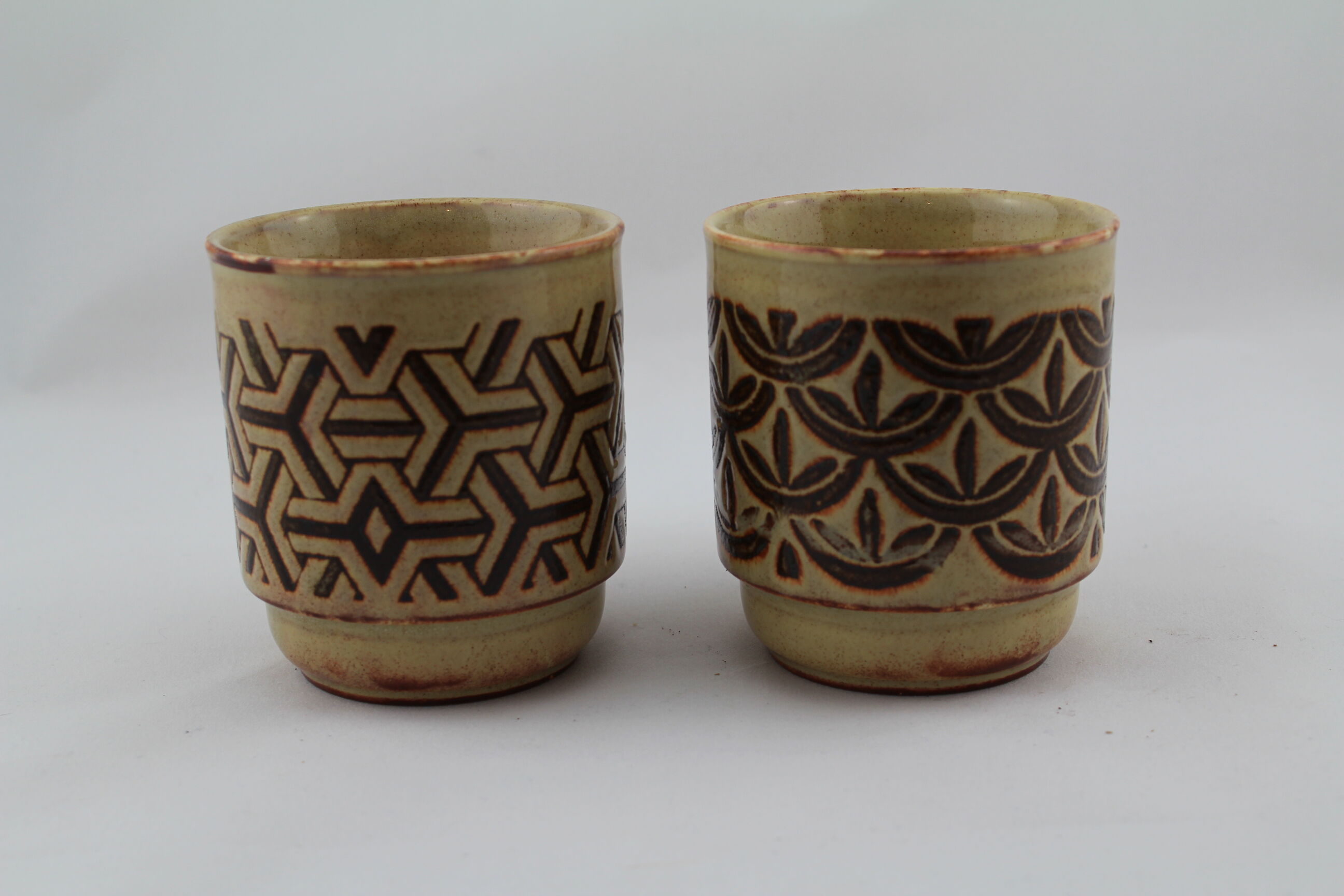 Set of 2 ceramic mugs