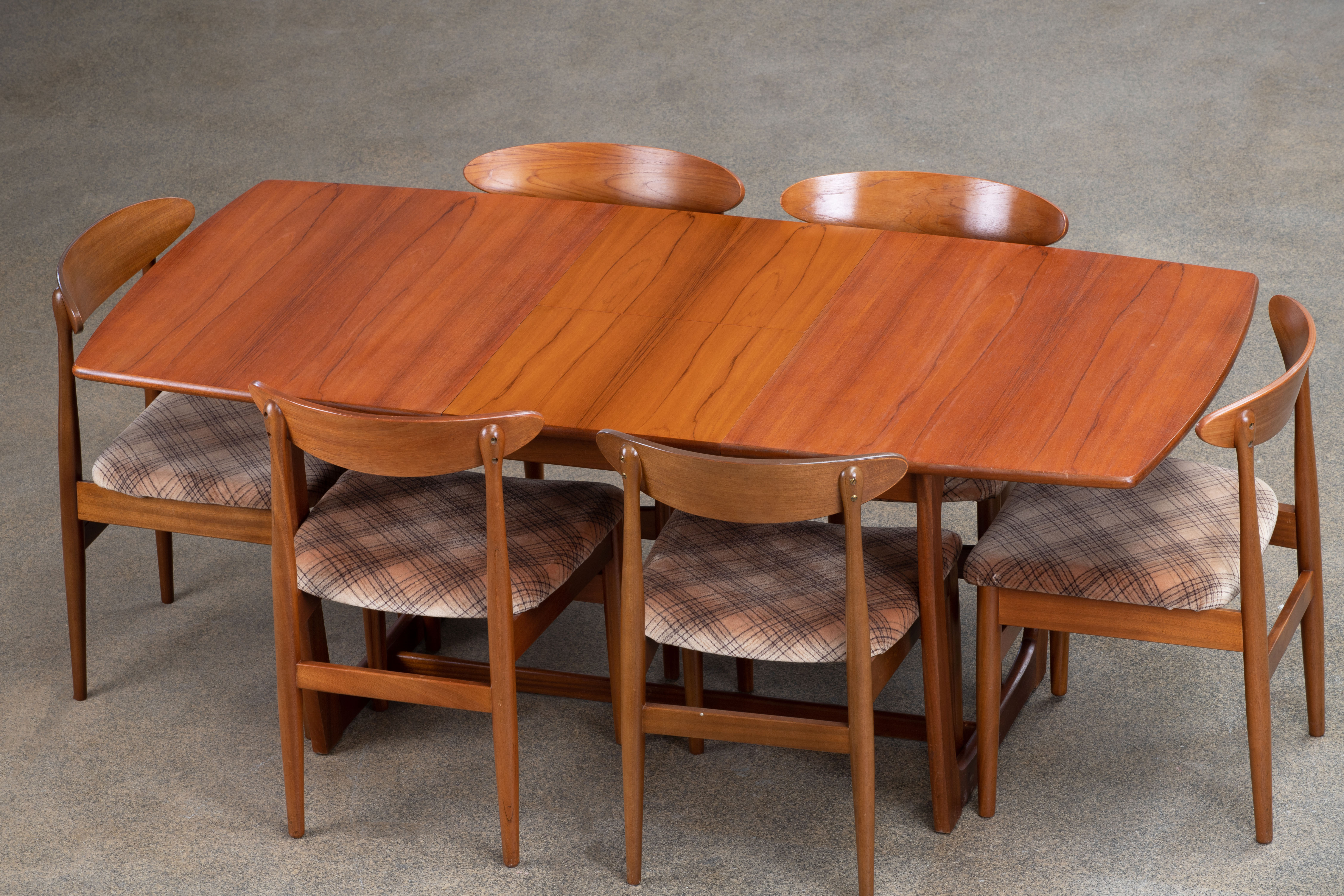 Vintage scandinavian table – 136 cm