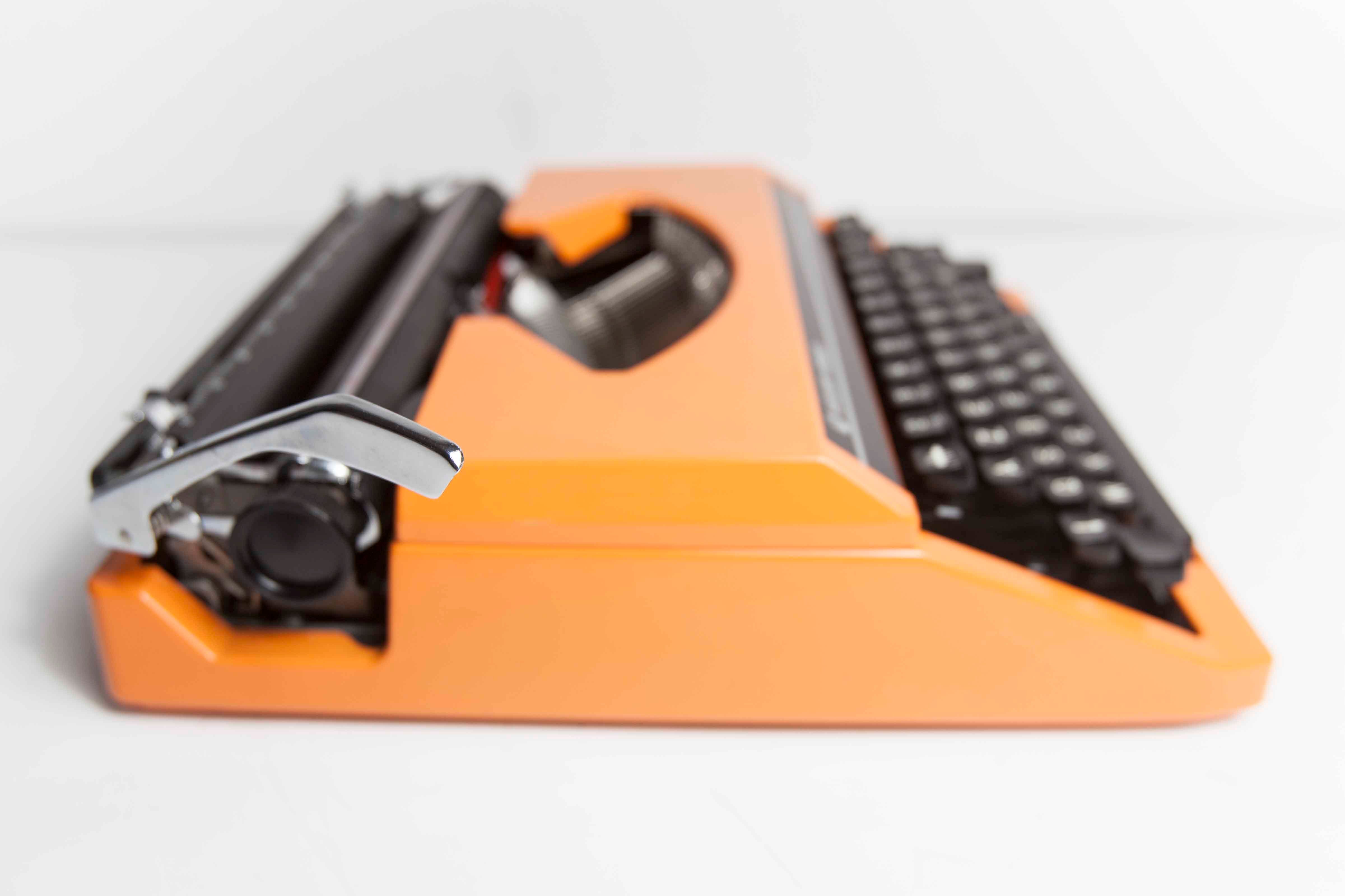 Silver Reed Sr 180 revised Luxury Typewriter and New Ribbon