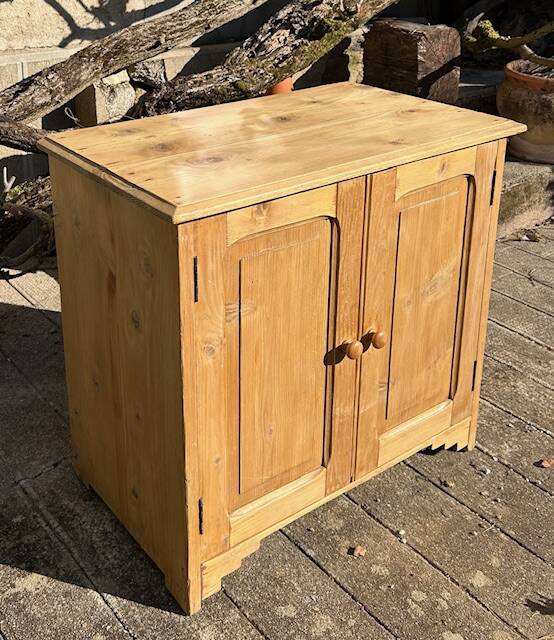 ENGLISH STORAGE FURNITURE