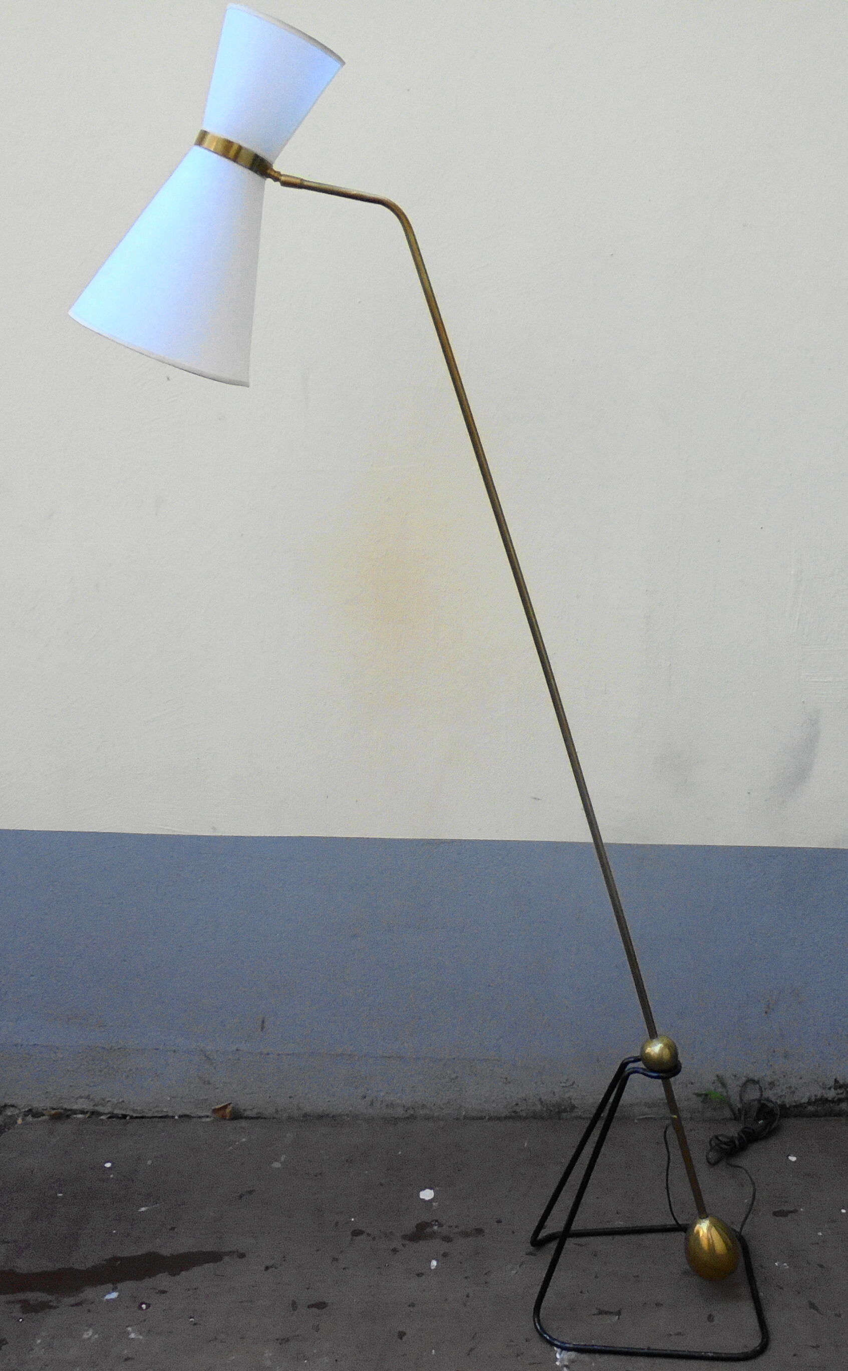 1950s swinging lamppost