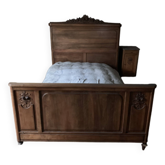 Double bed in walnut wood from the 1920s, very good condition