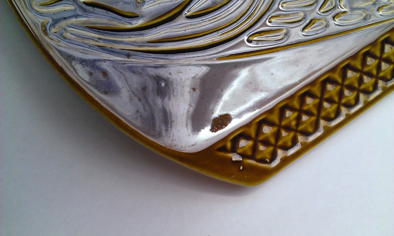 Dish Digoin fish relief 61cm khaki brown