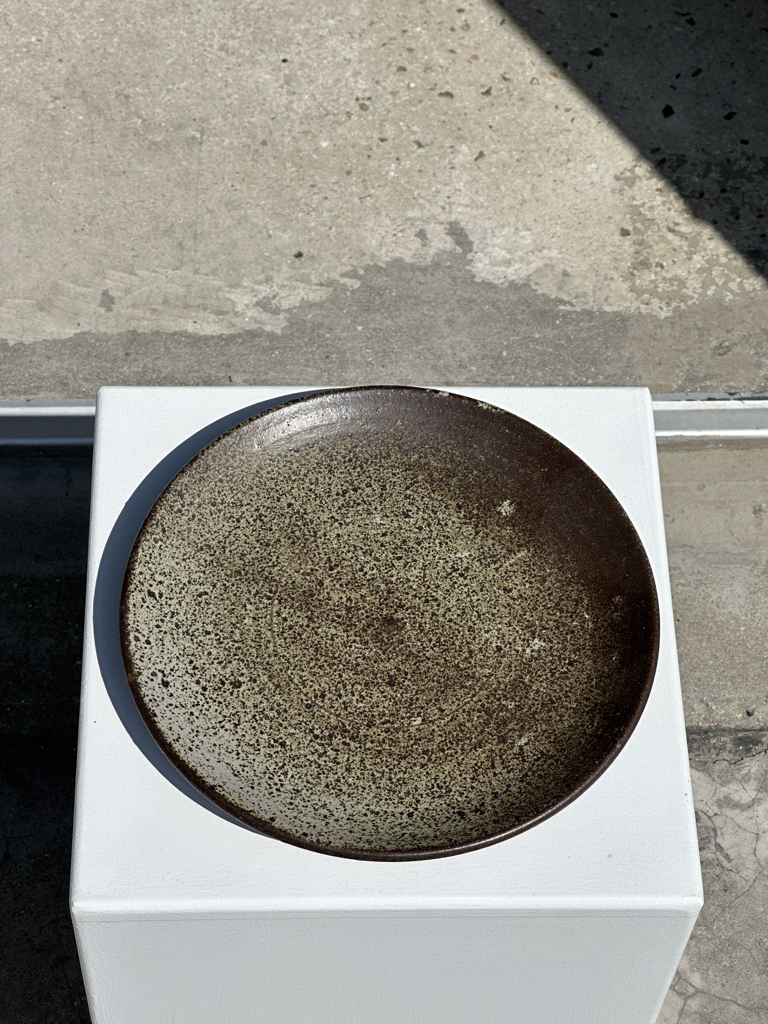 Plat en céramique vert indonésien D:26,5