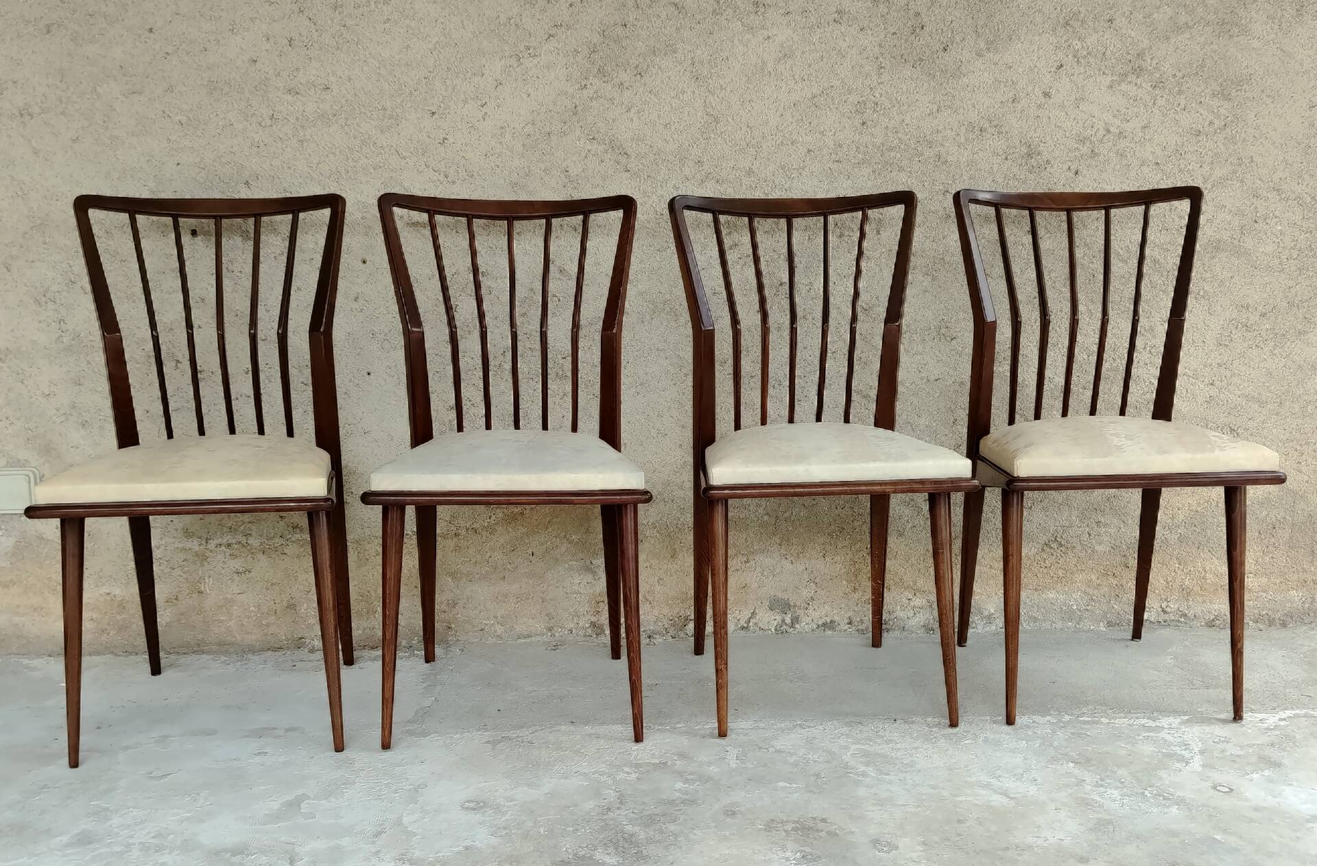 Suite de 4 chaises en bois par Maurizio Tempestini (It.) - mid.XXeme
