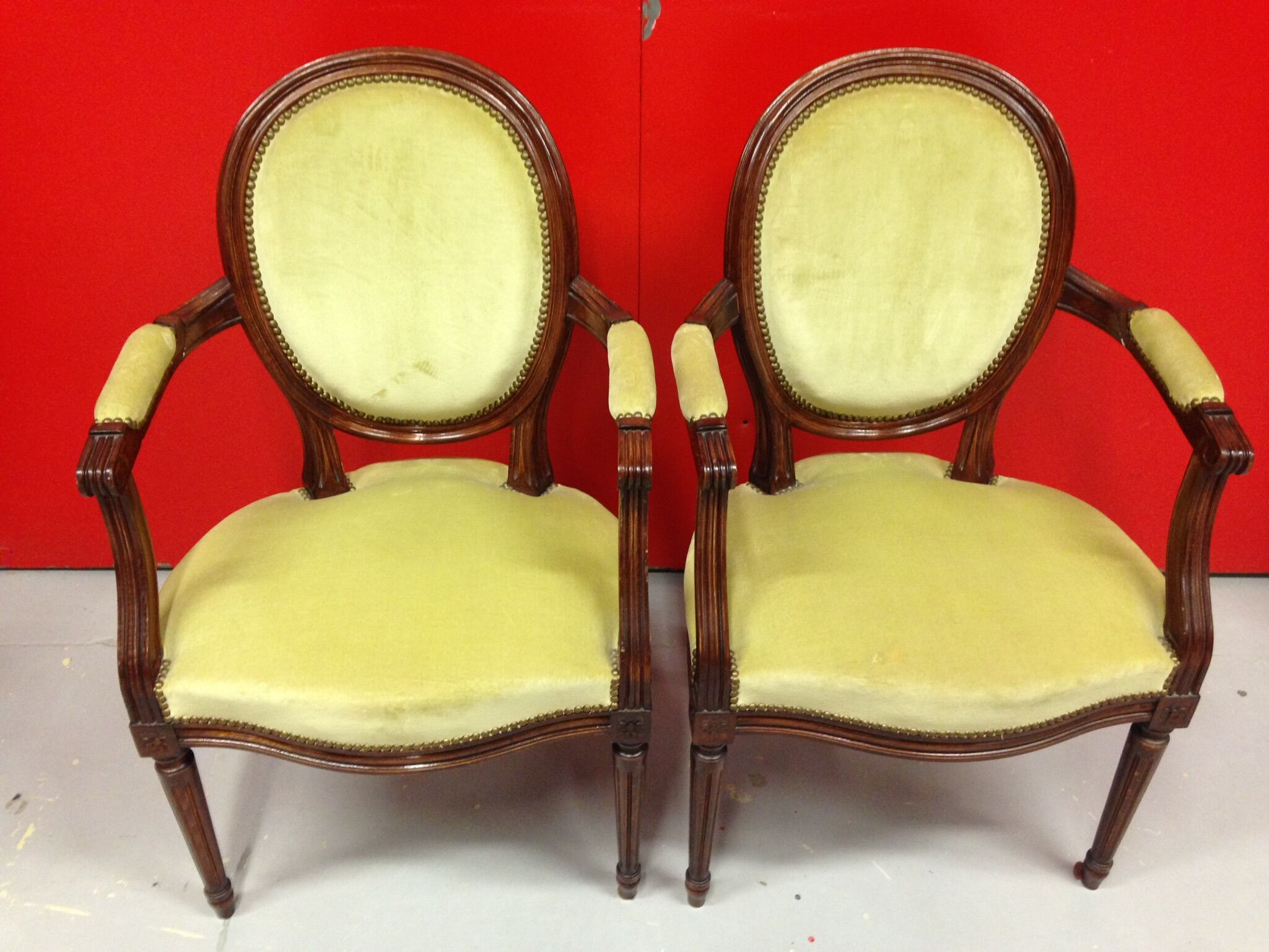 Pair of armchairs seats cabriolets medallions Louis XVI