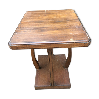 Pedestal table